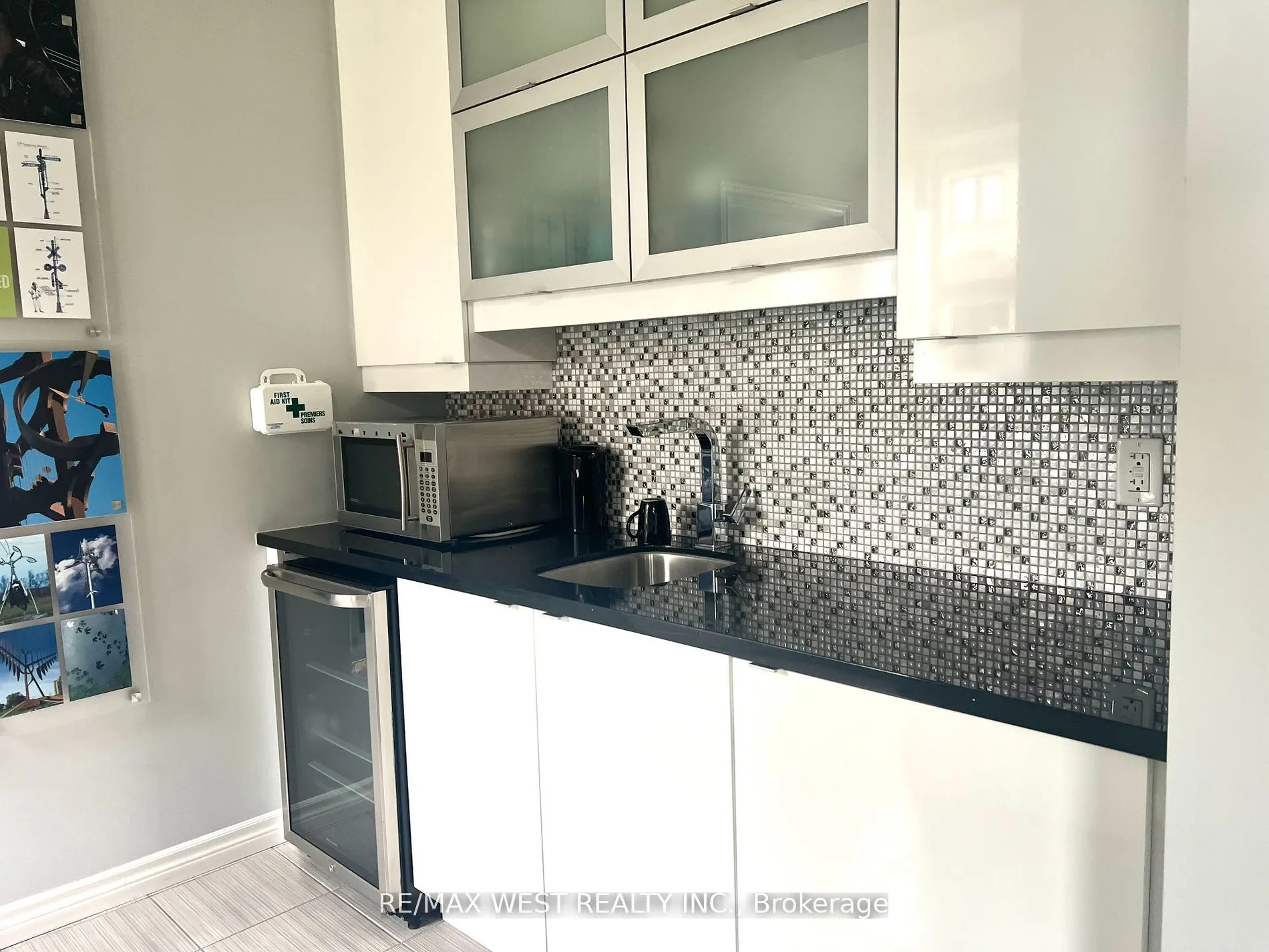 720 Yonge Street, #402