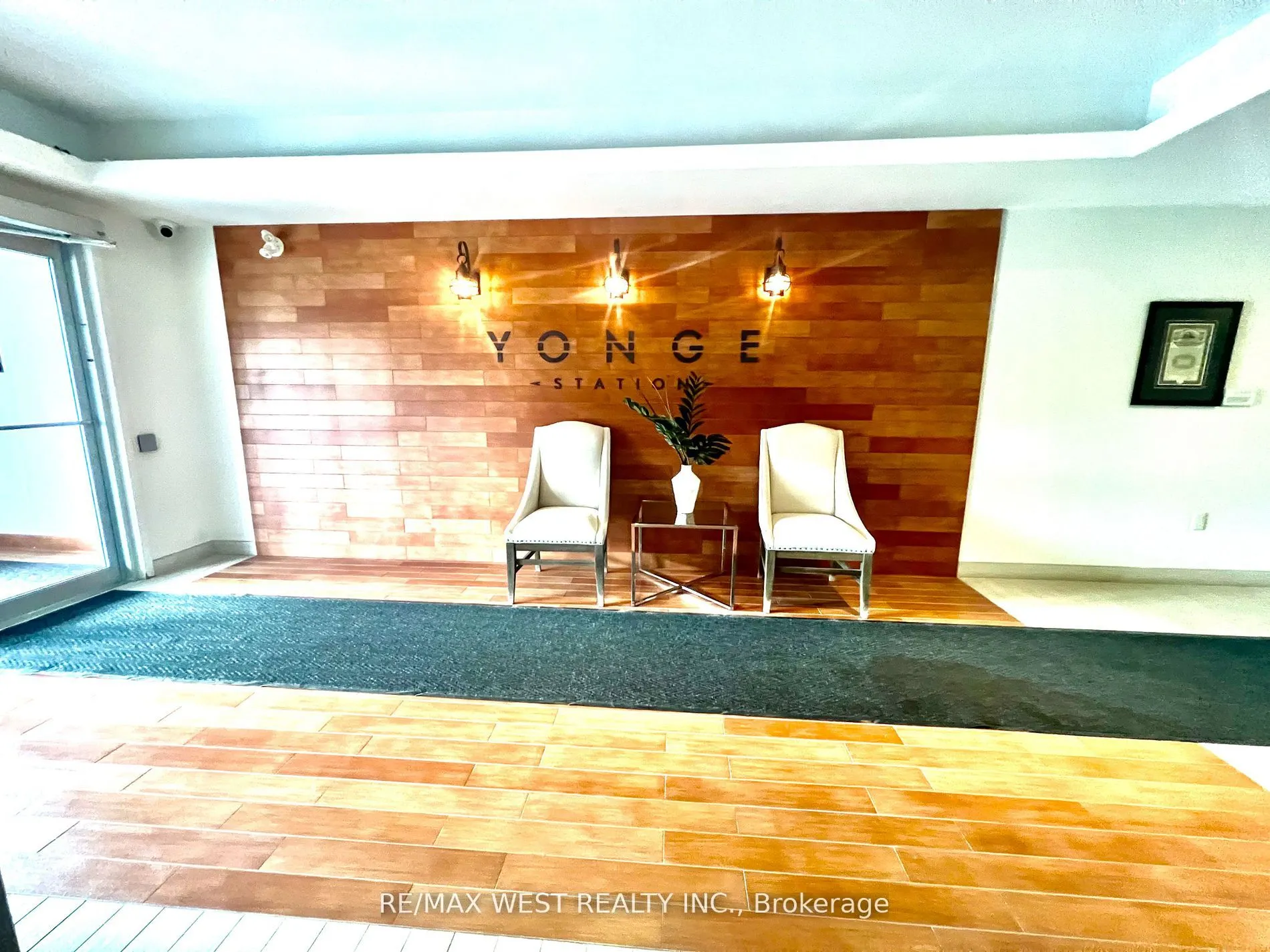 720 Yonge Street, #402