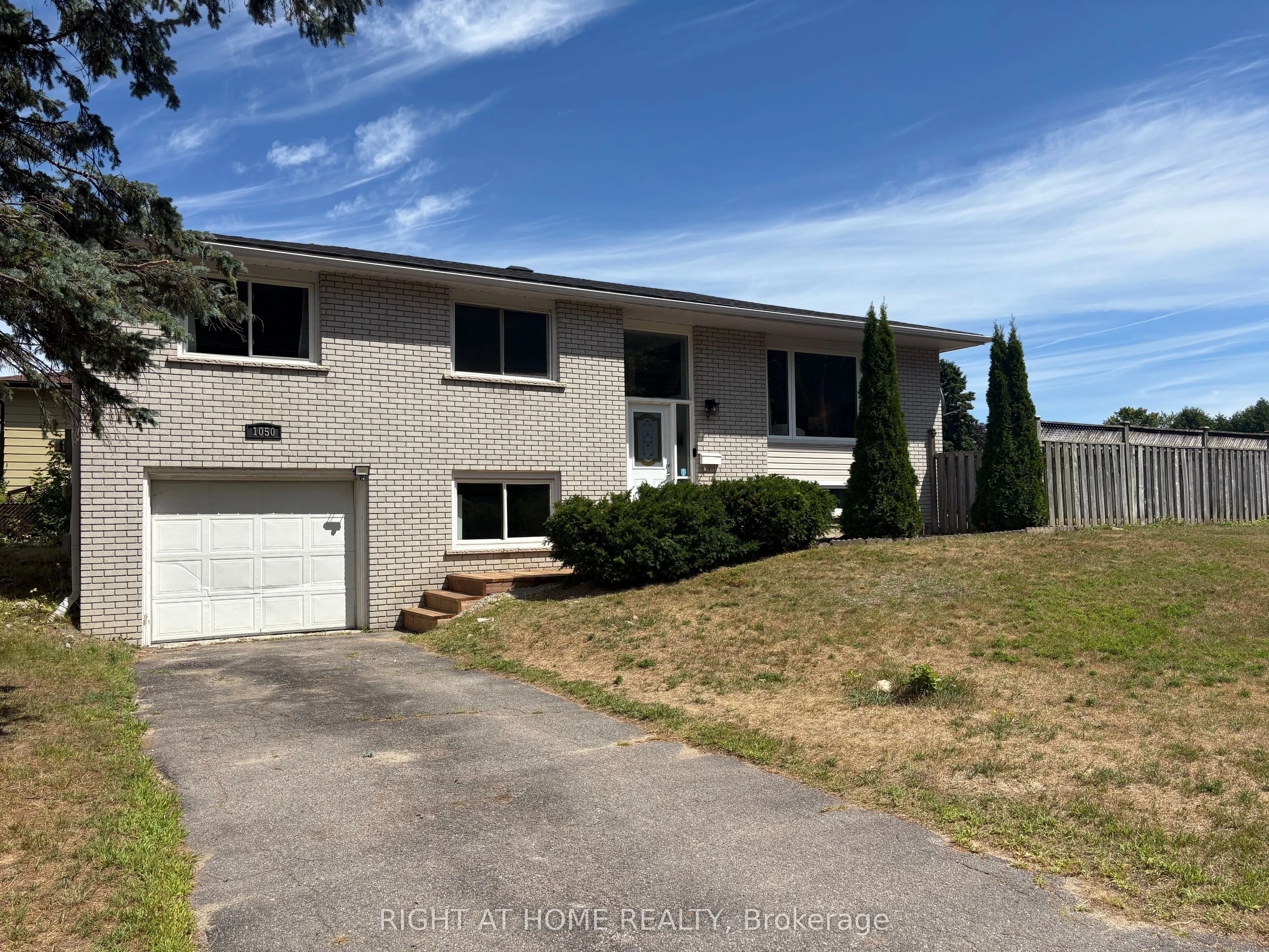 1050 Glen Mhor Crescent