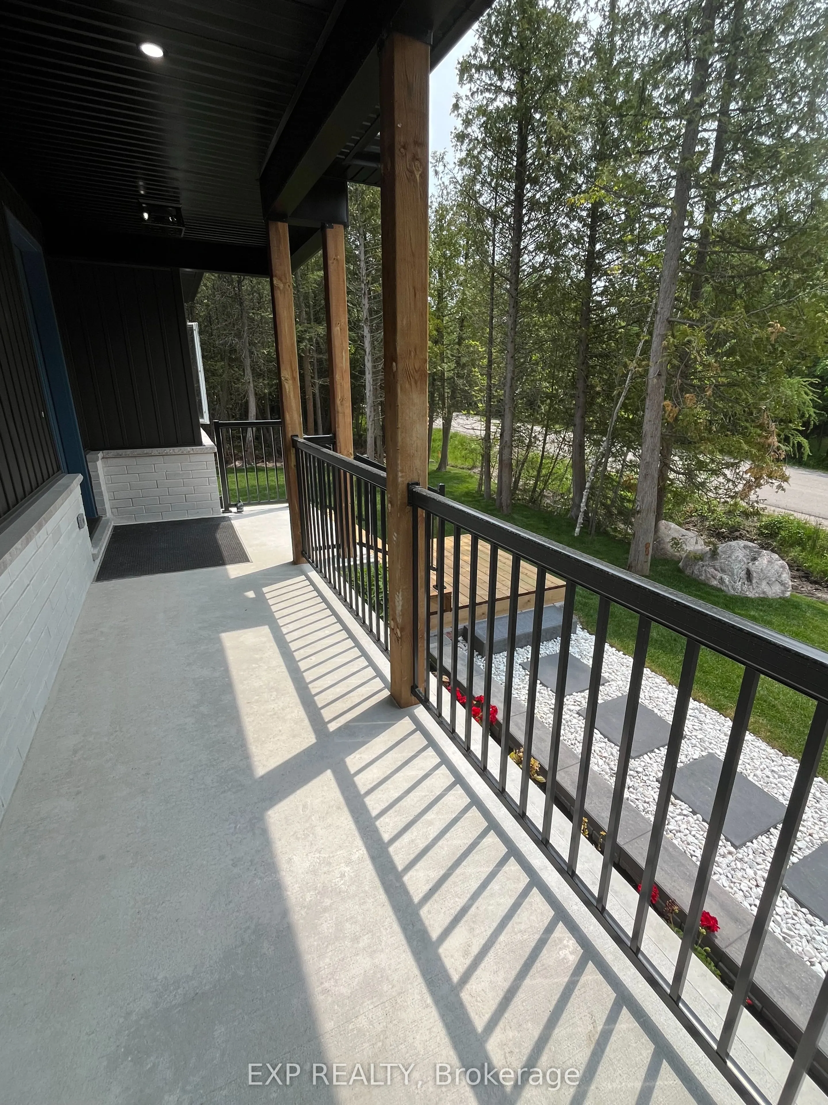 48 Iroquois Crescent