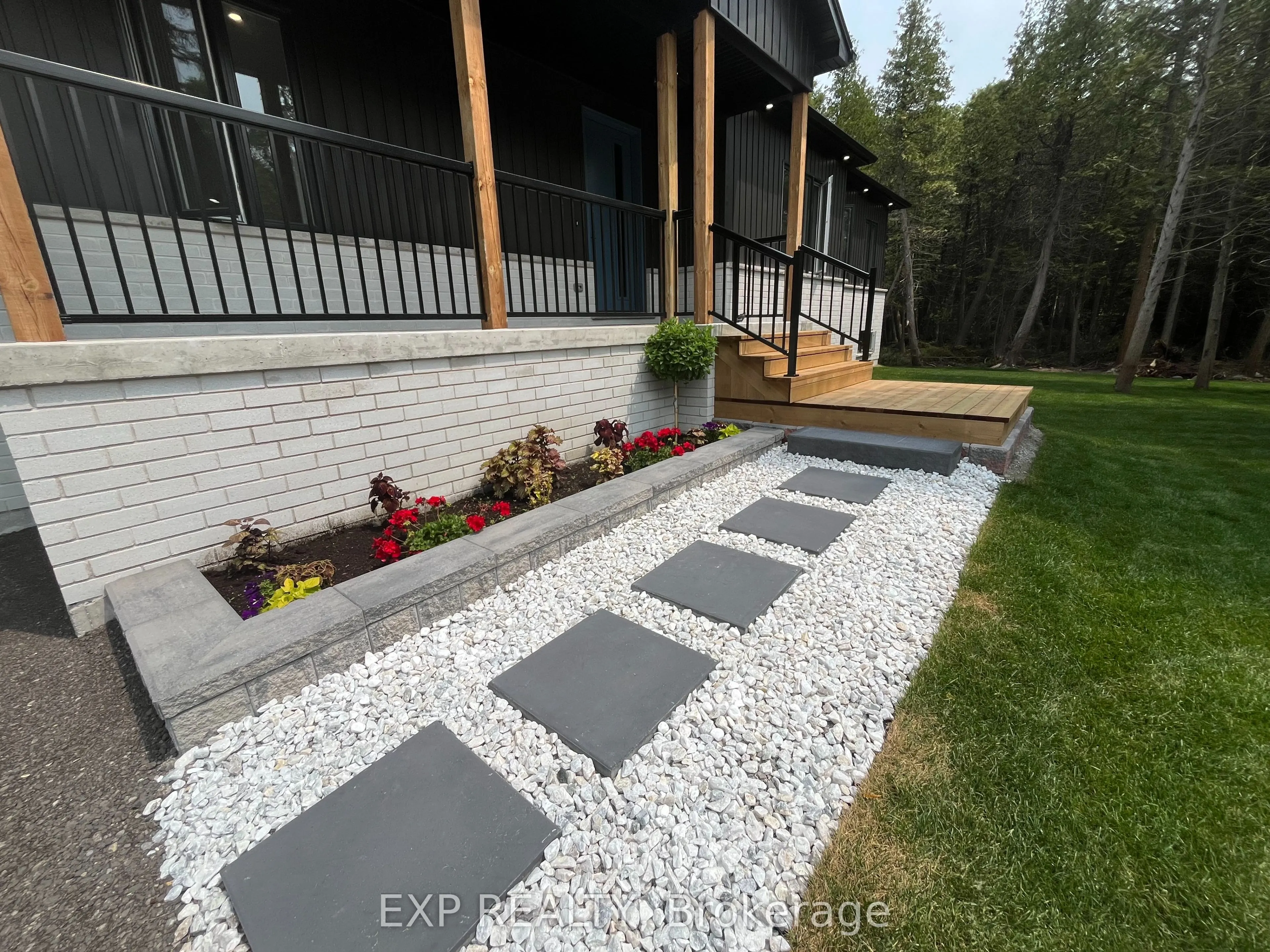 48 Iroquois Crescent