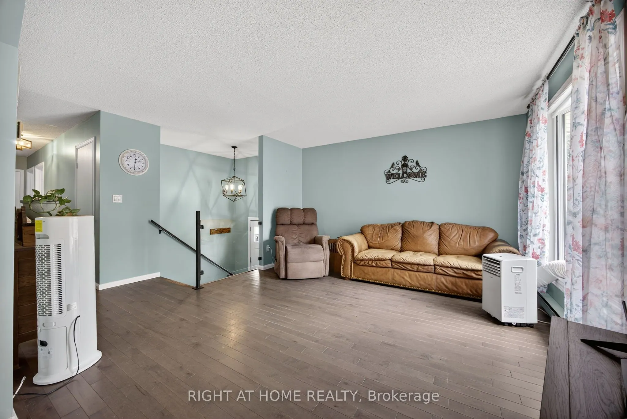 112 Borland Street E