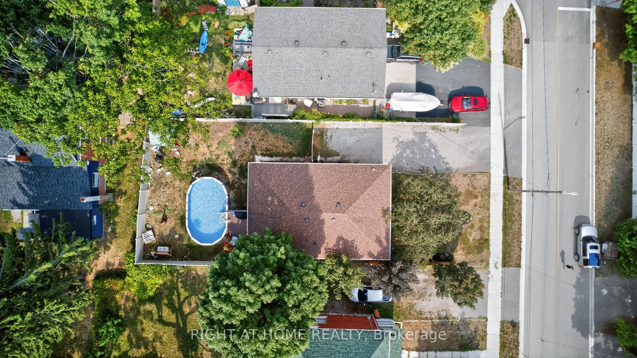 112 Borland Street E