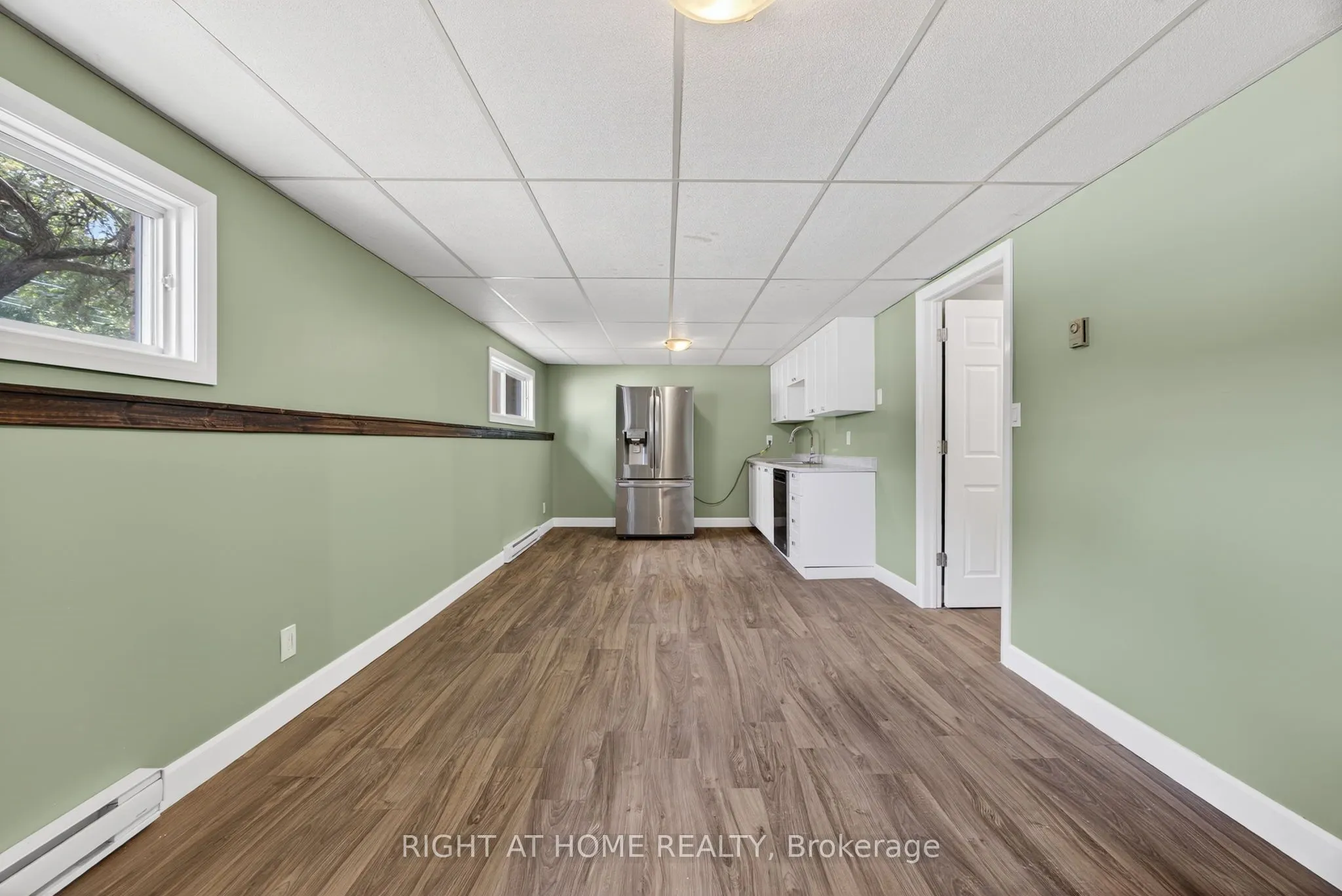 112 Borland Street E