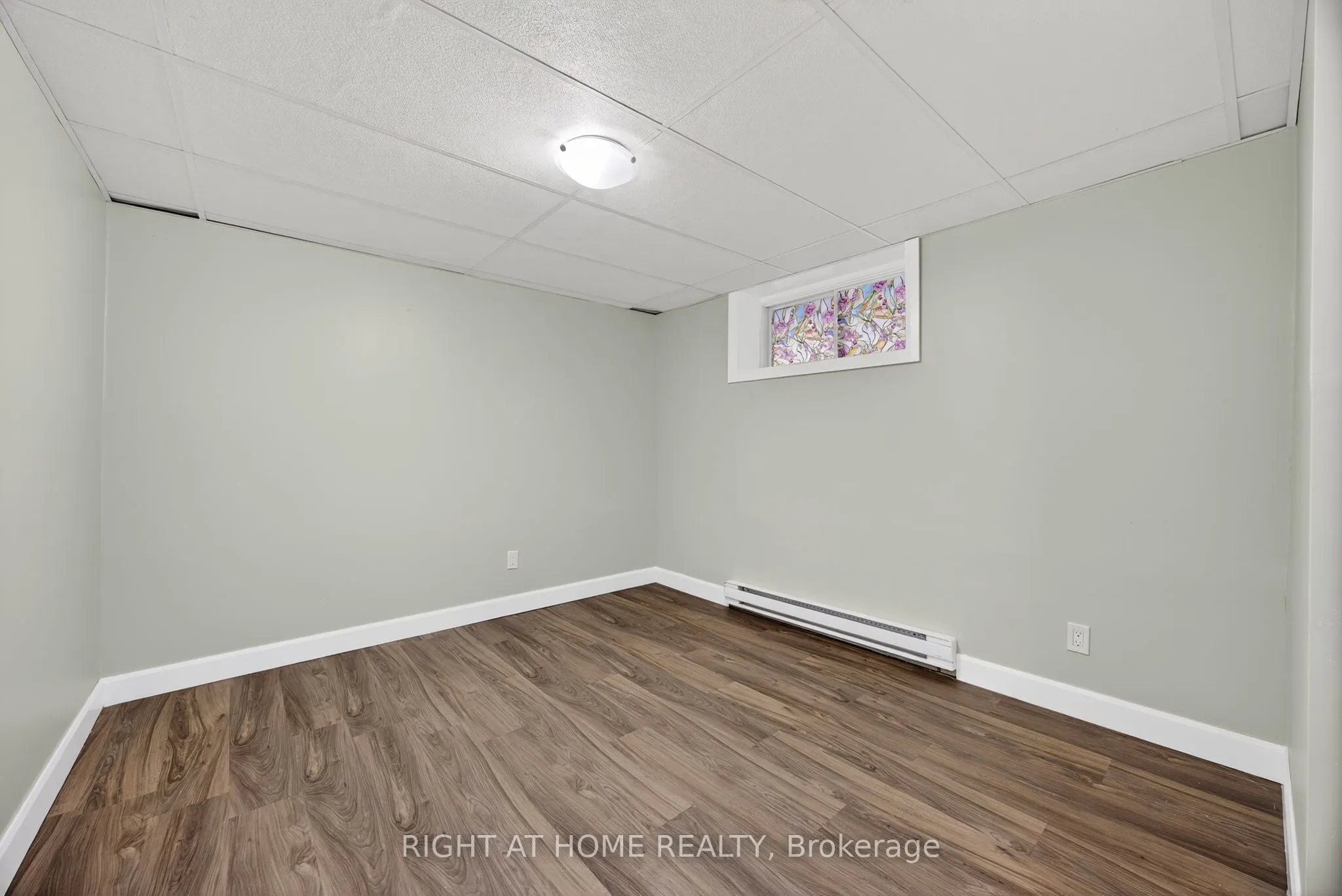 112 Borland Street E