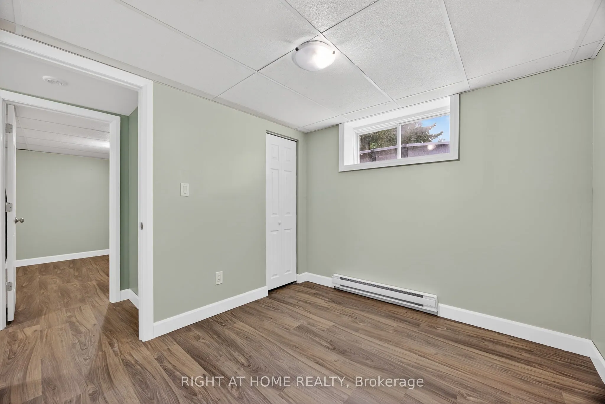 112 Borland Street E
