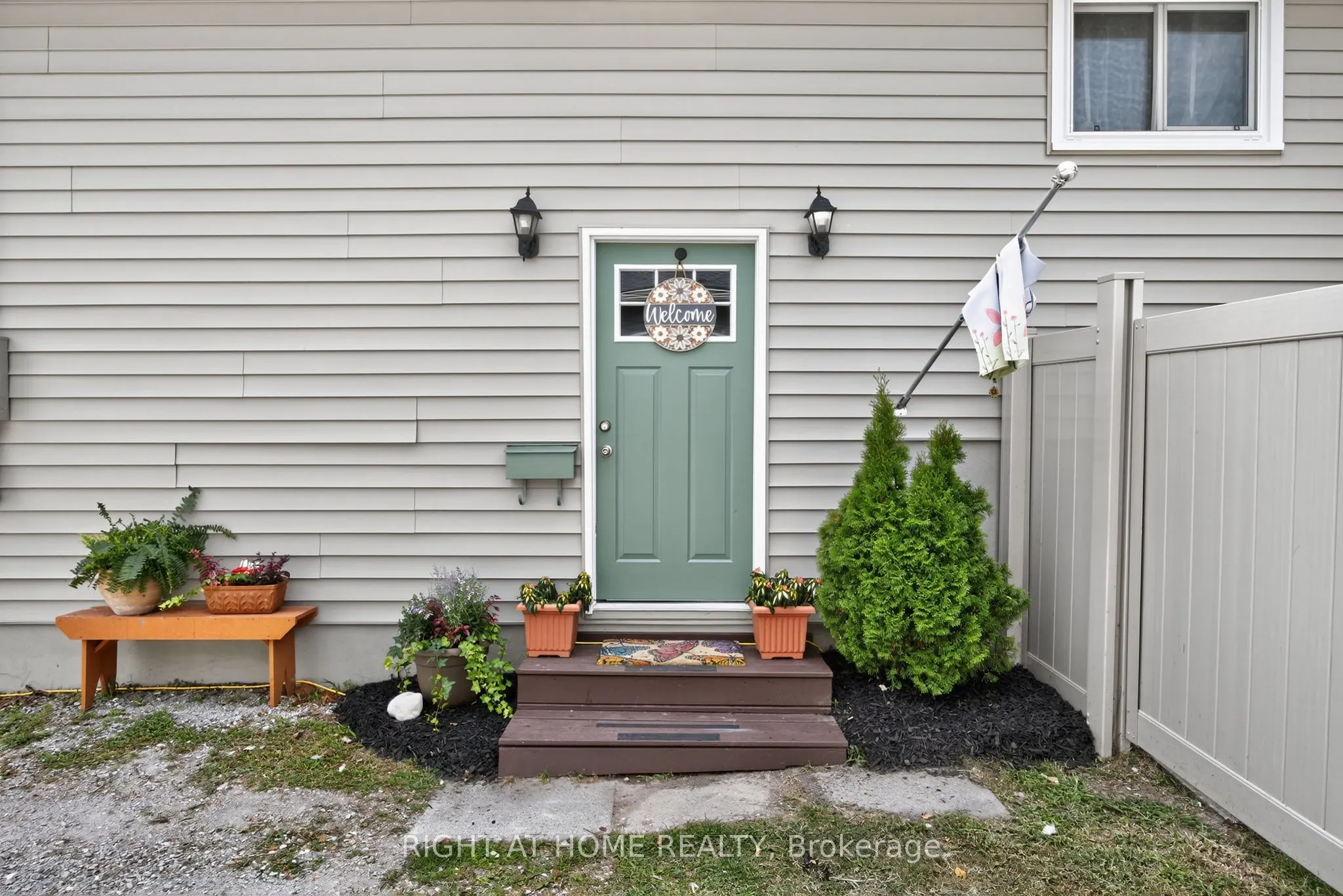 112 Borland Street E