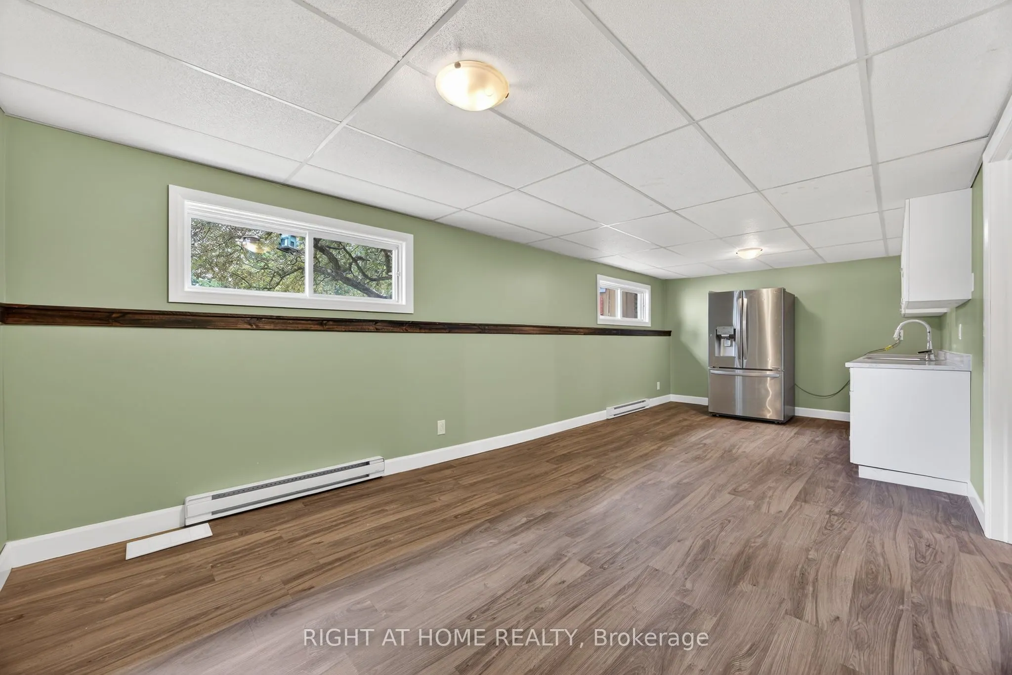 112 Borland Street E