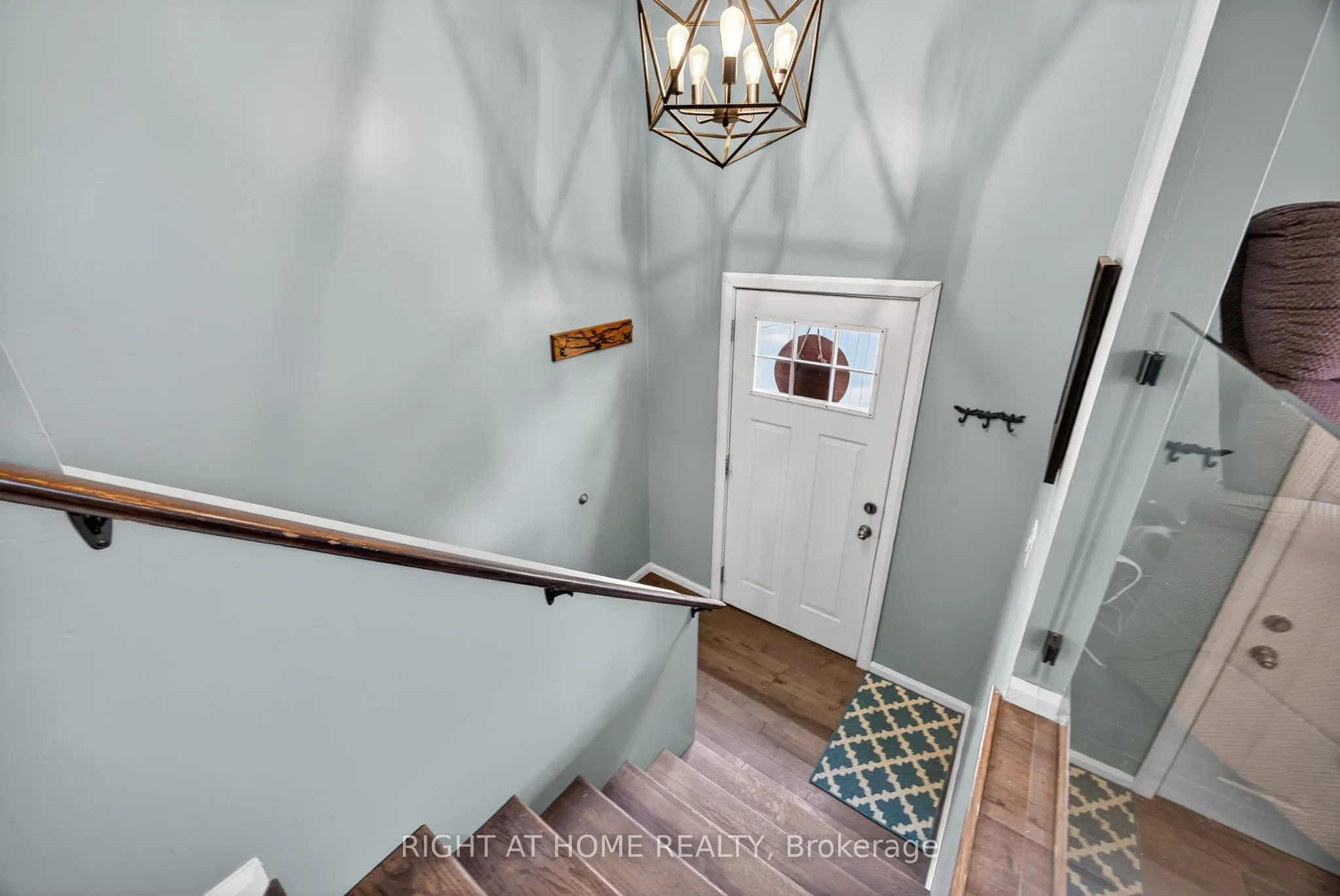 112 Borland Street E