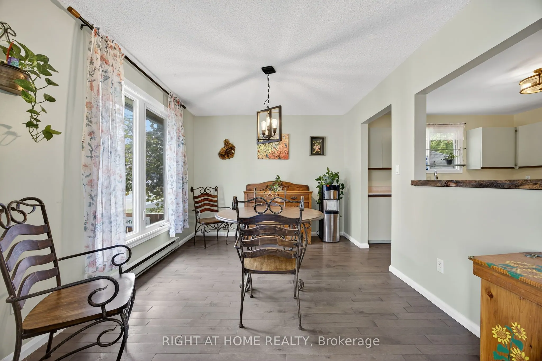 112 Borland Street E