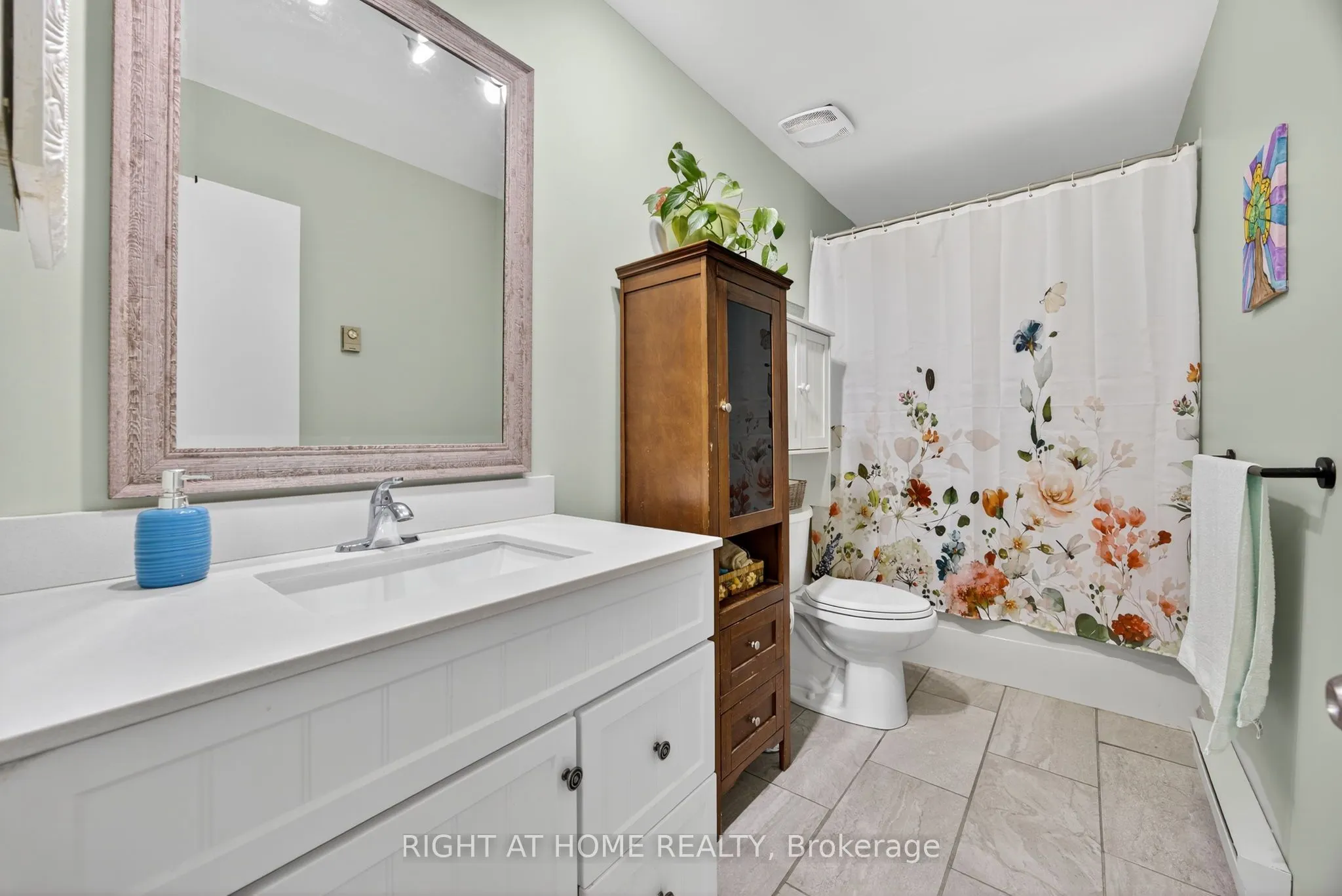 112 Borland Street E
