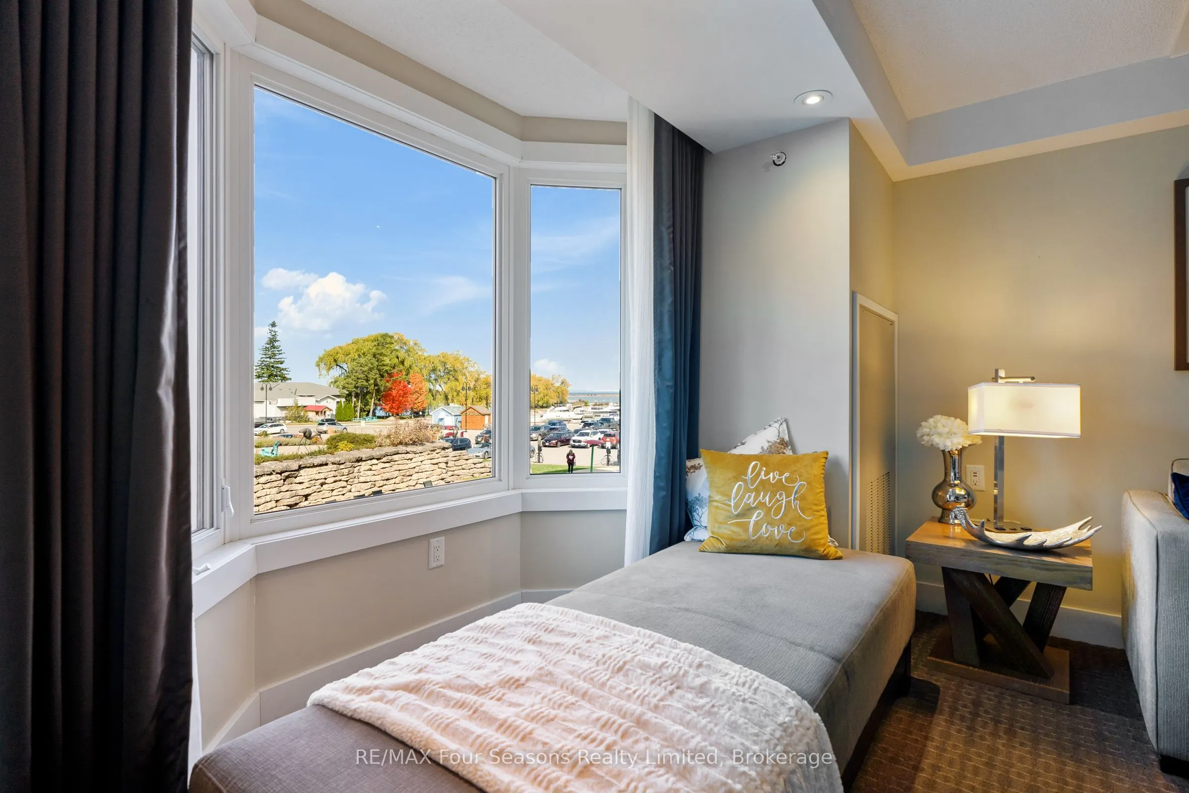 9 HARBOUR Street E, #5202-5204
