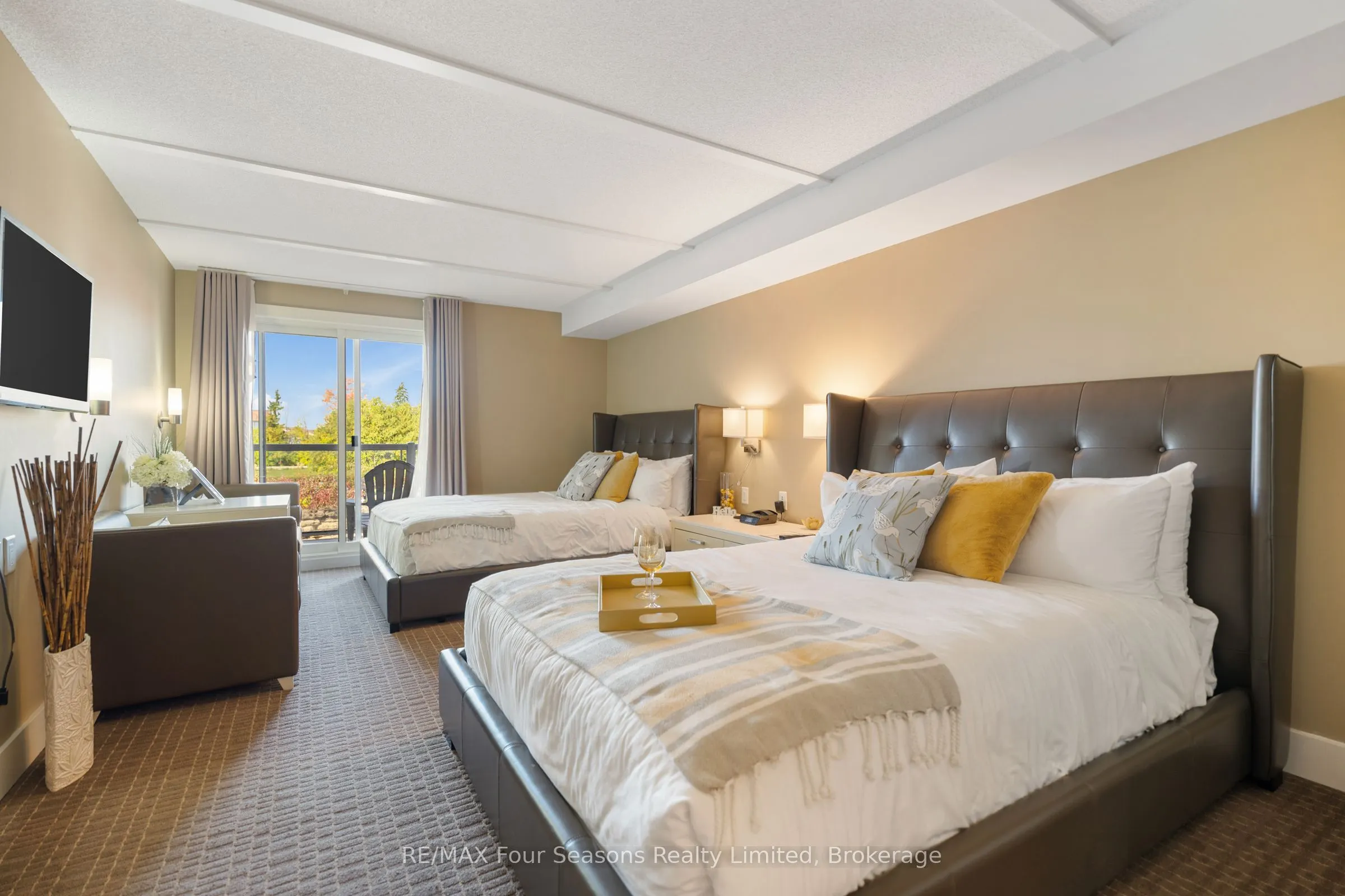 9 HARBOUR Street E, #5202-5204