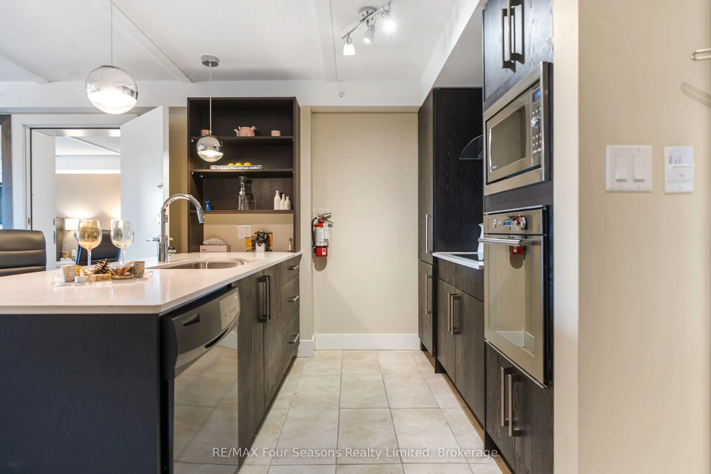 9 HARBOUR Street E, #5202-5204