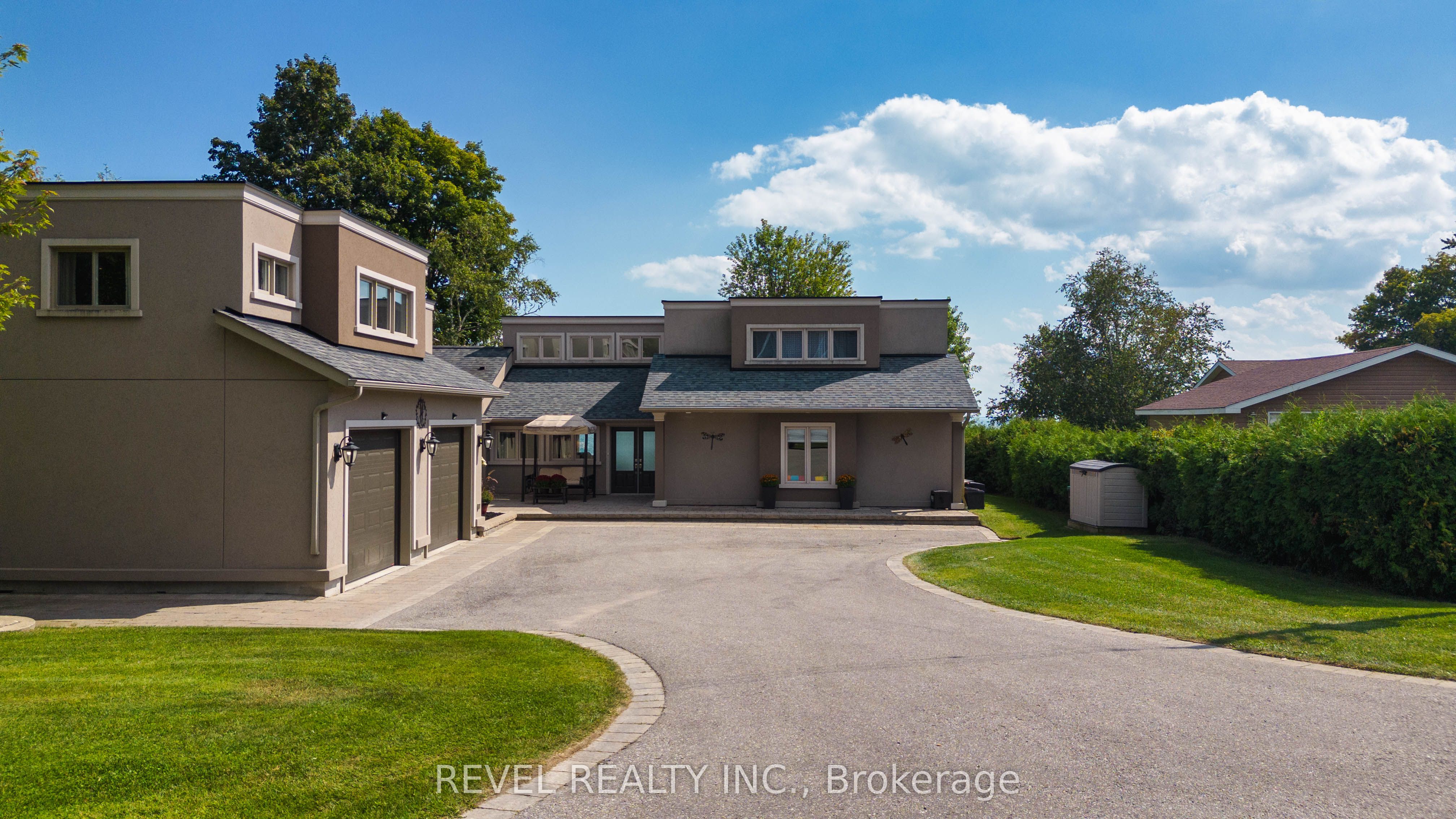 183 Lakeshore Road W