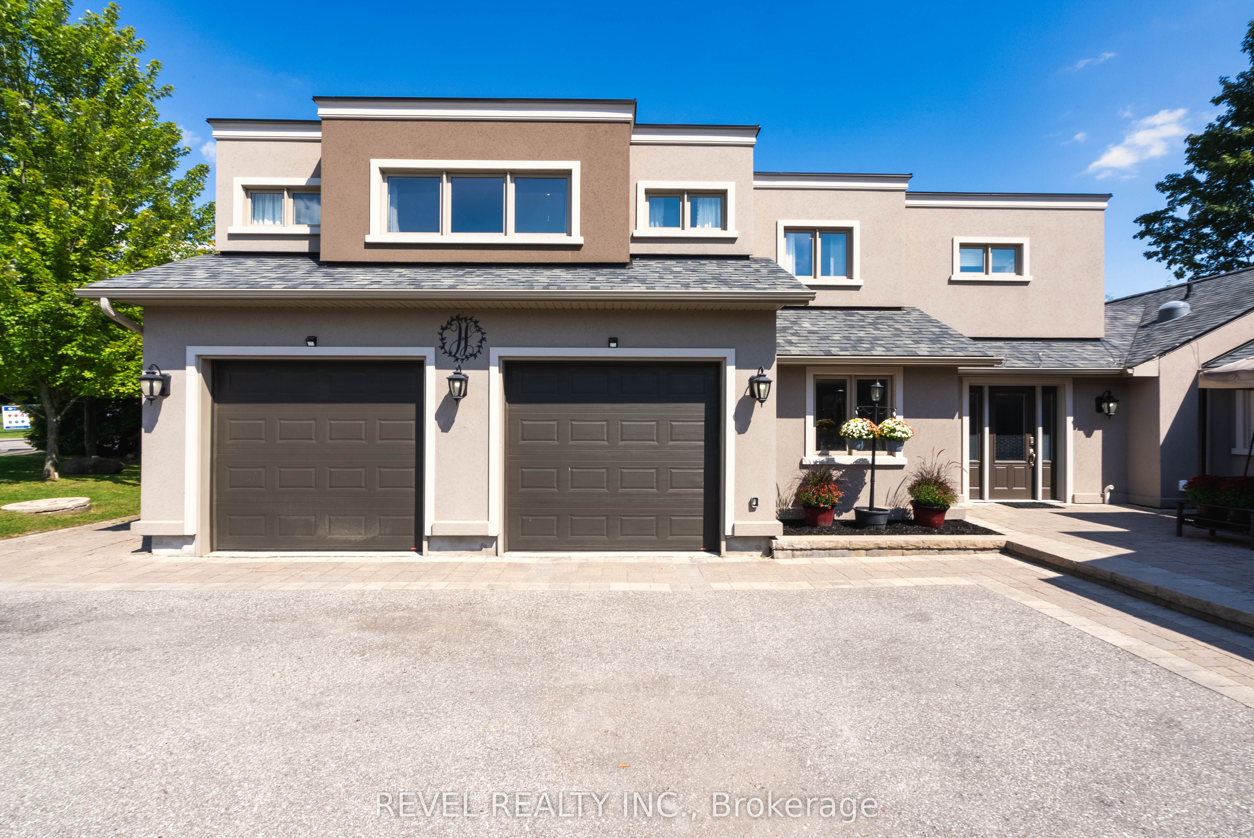 183 Lakeshore Road W