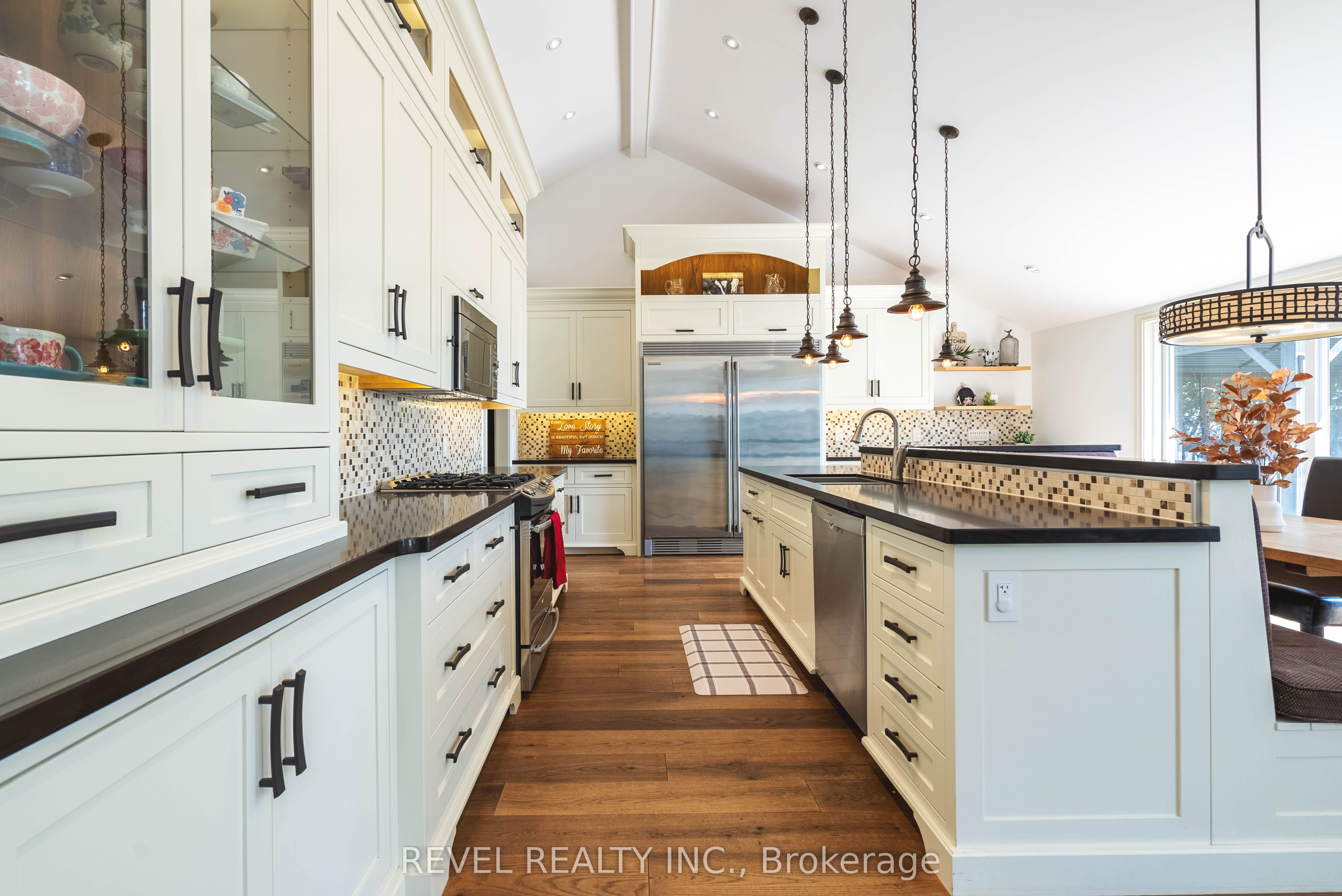 183 Lakeshore Road W