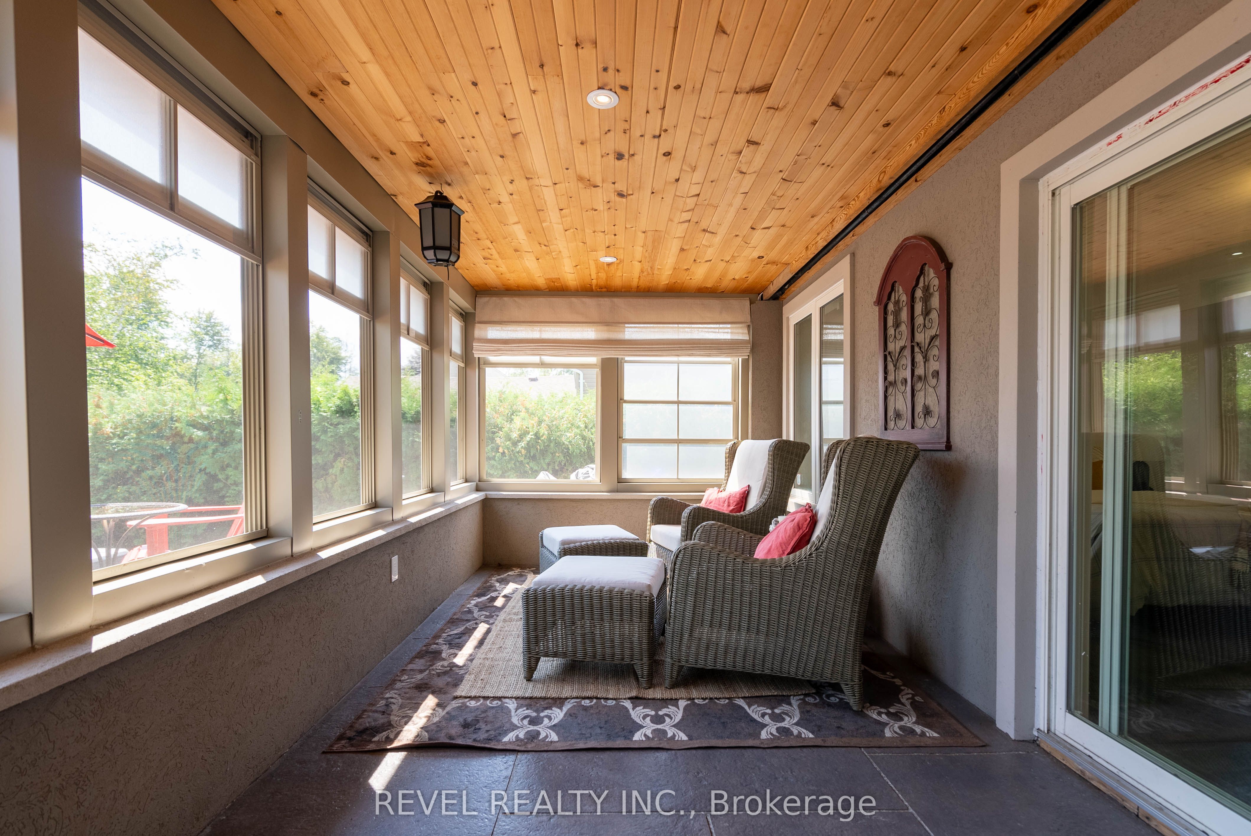 183 Lakeshore Road W