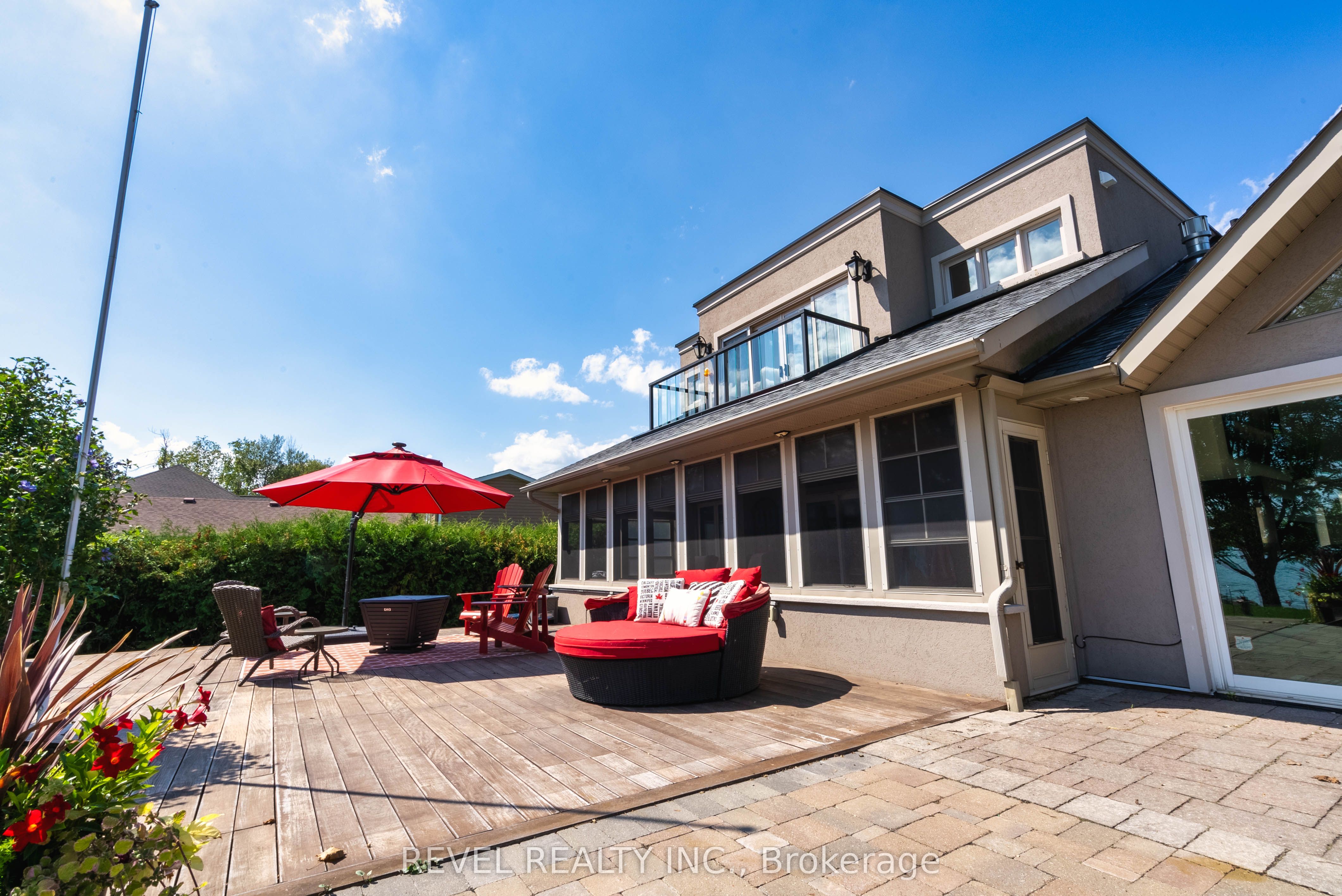 183 Lakeshore Road W