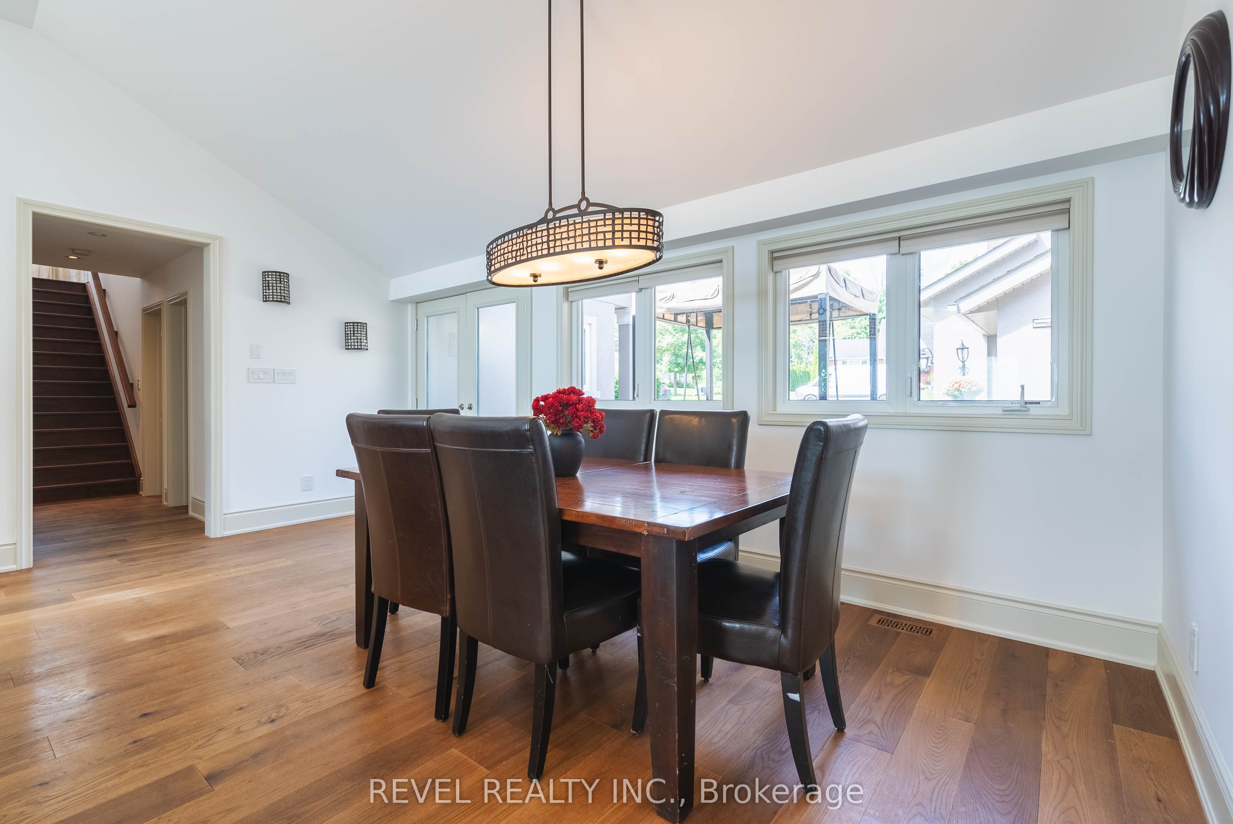 183 Lakeshore Road W