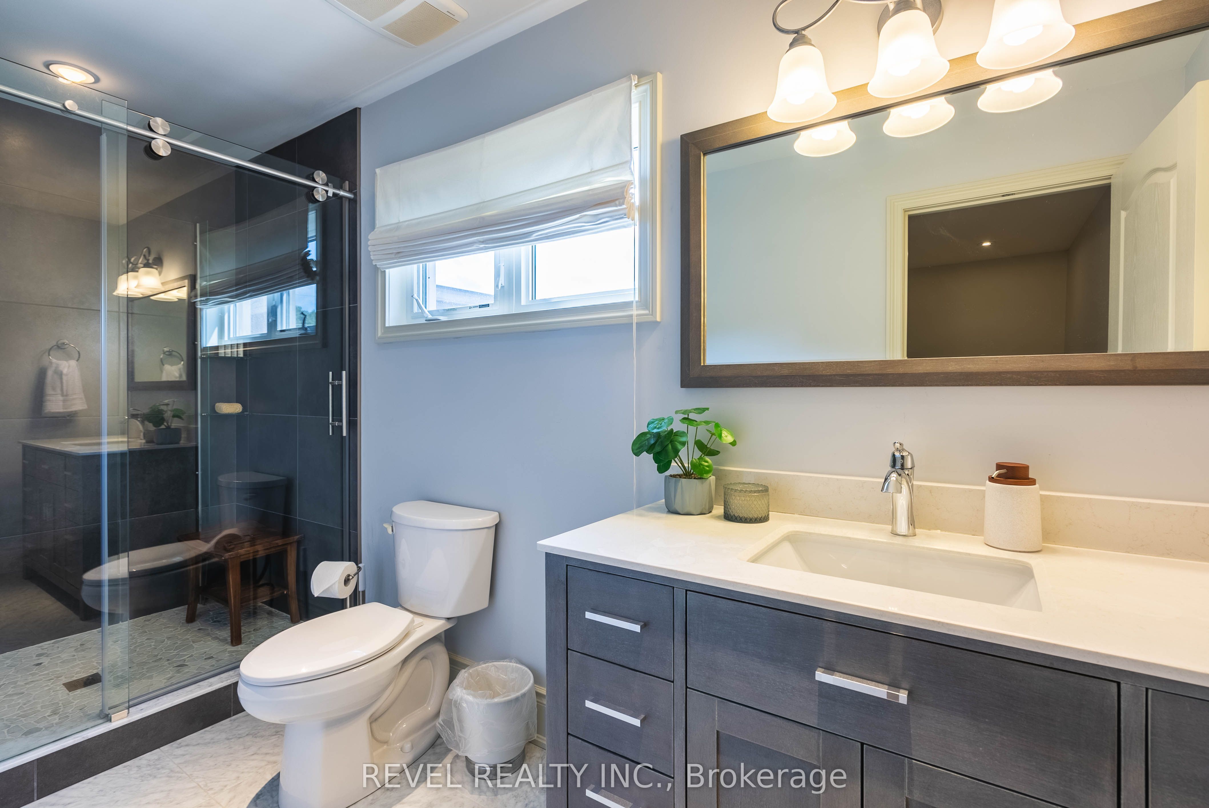 183 Lakeshore Road W