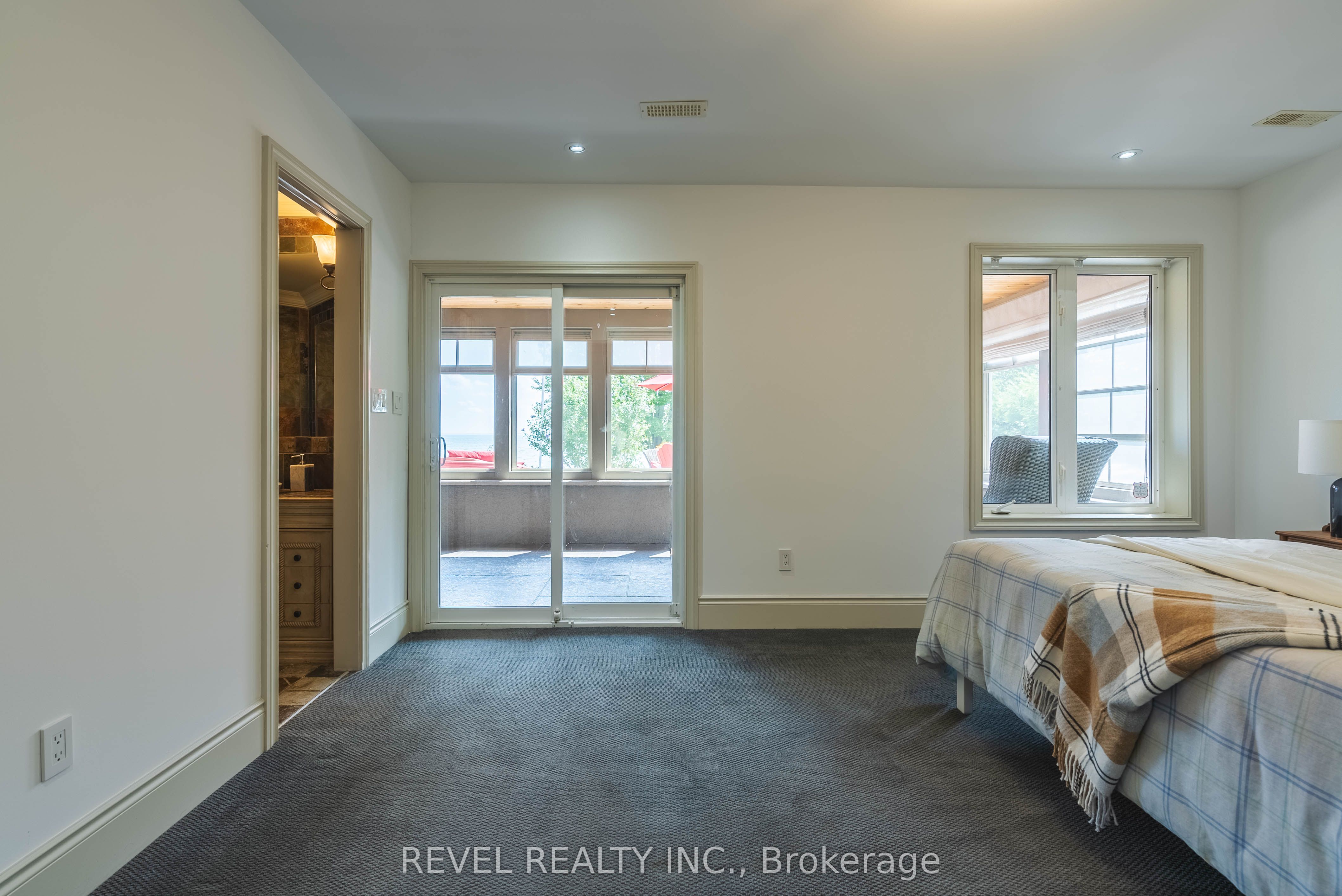 183 Lakeshore Road W