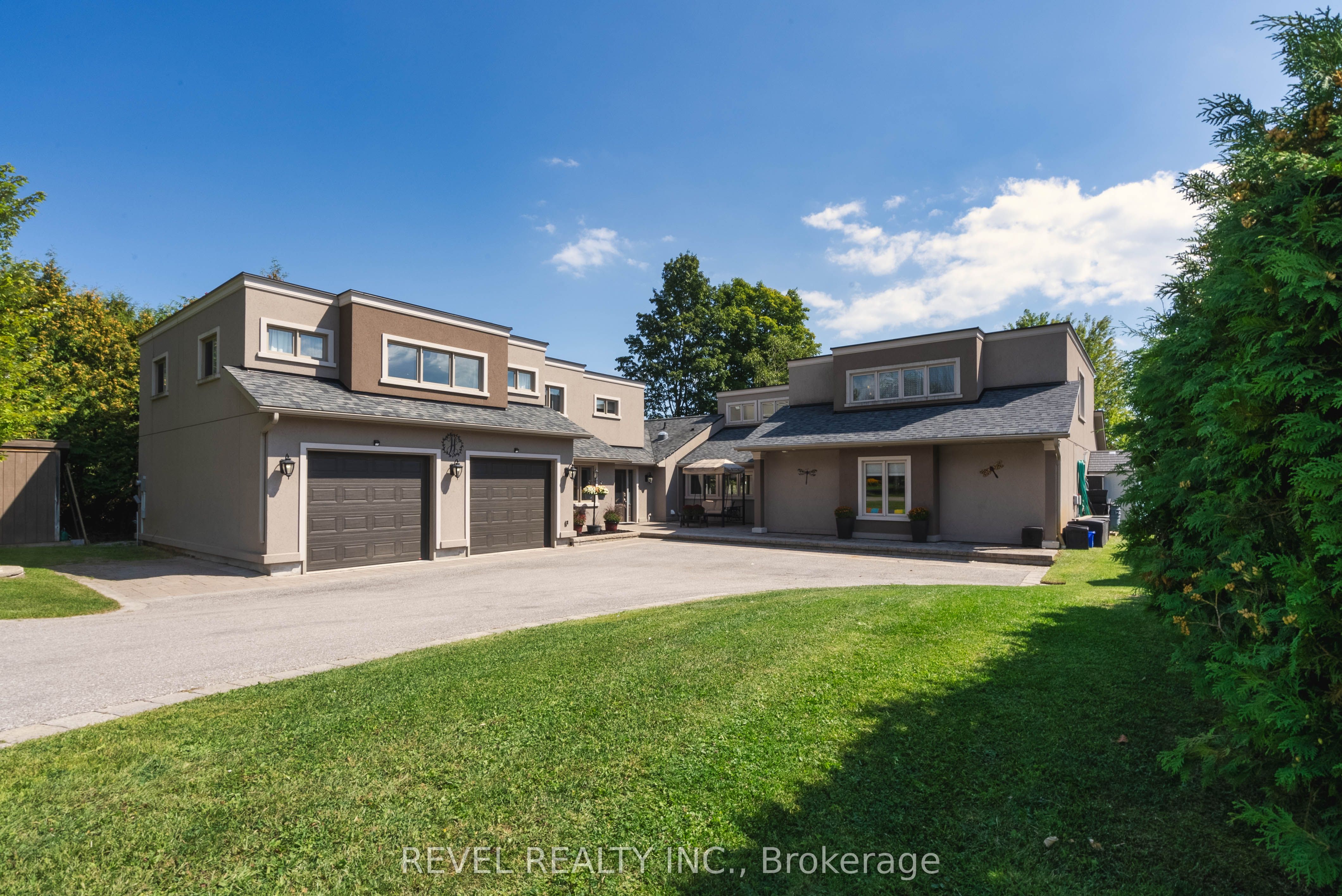 183 Lakeshore Road W