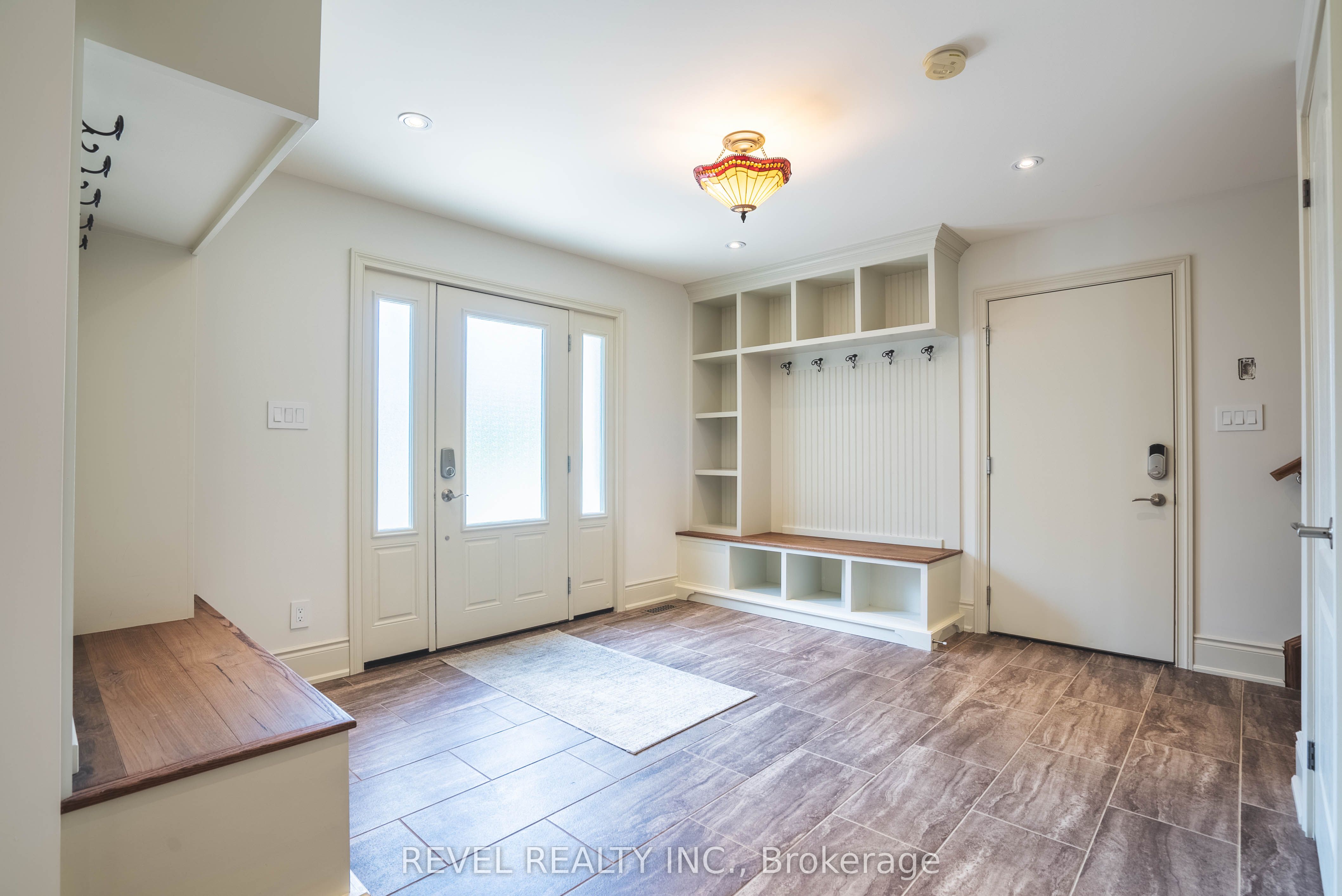 183 Lakeshore Road W