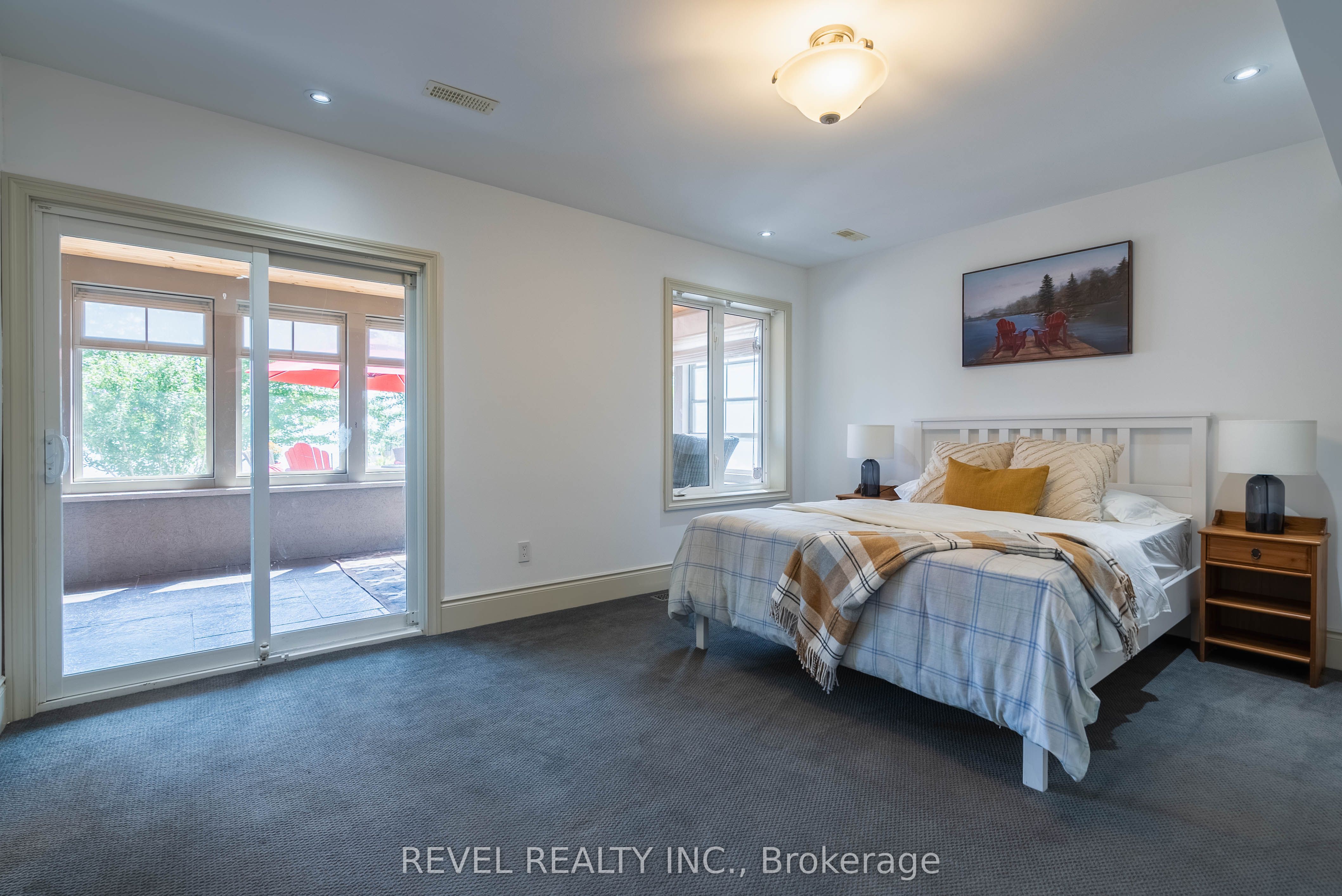 183 Lakeshore Road W