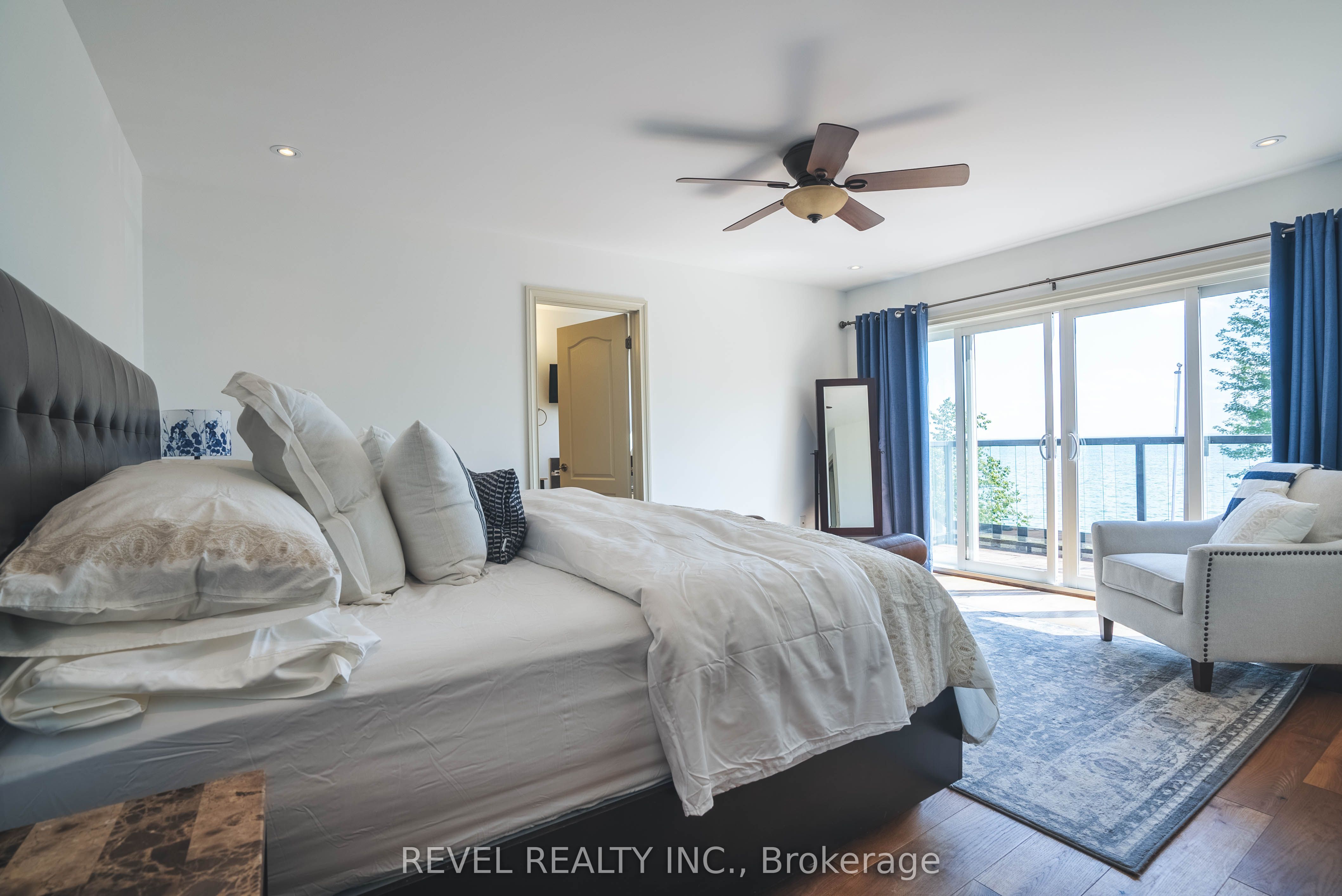 183 Lakeshore Road W