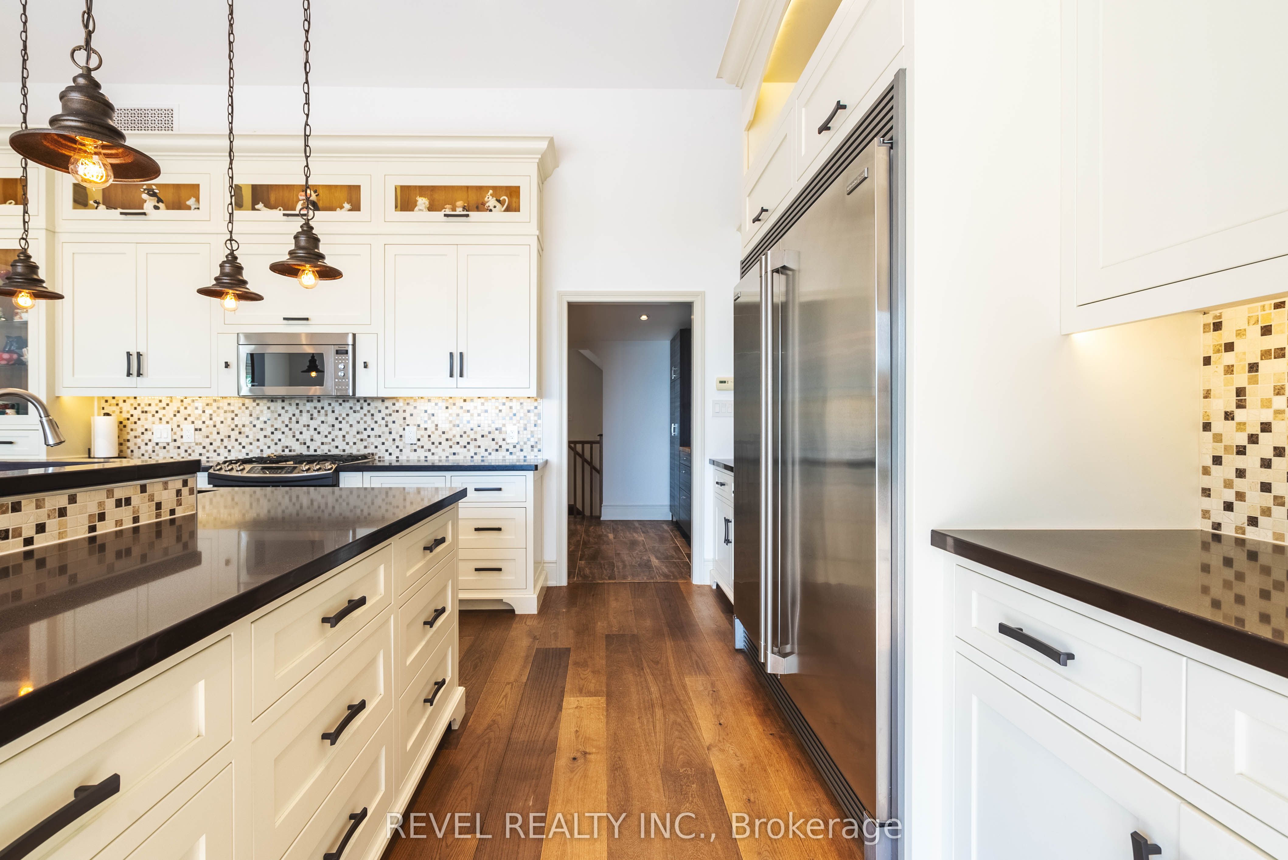 183 Lakeshore Road W