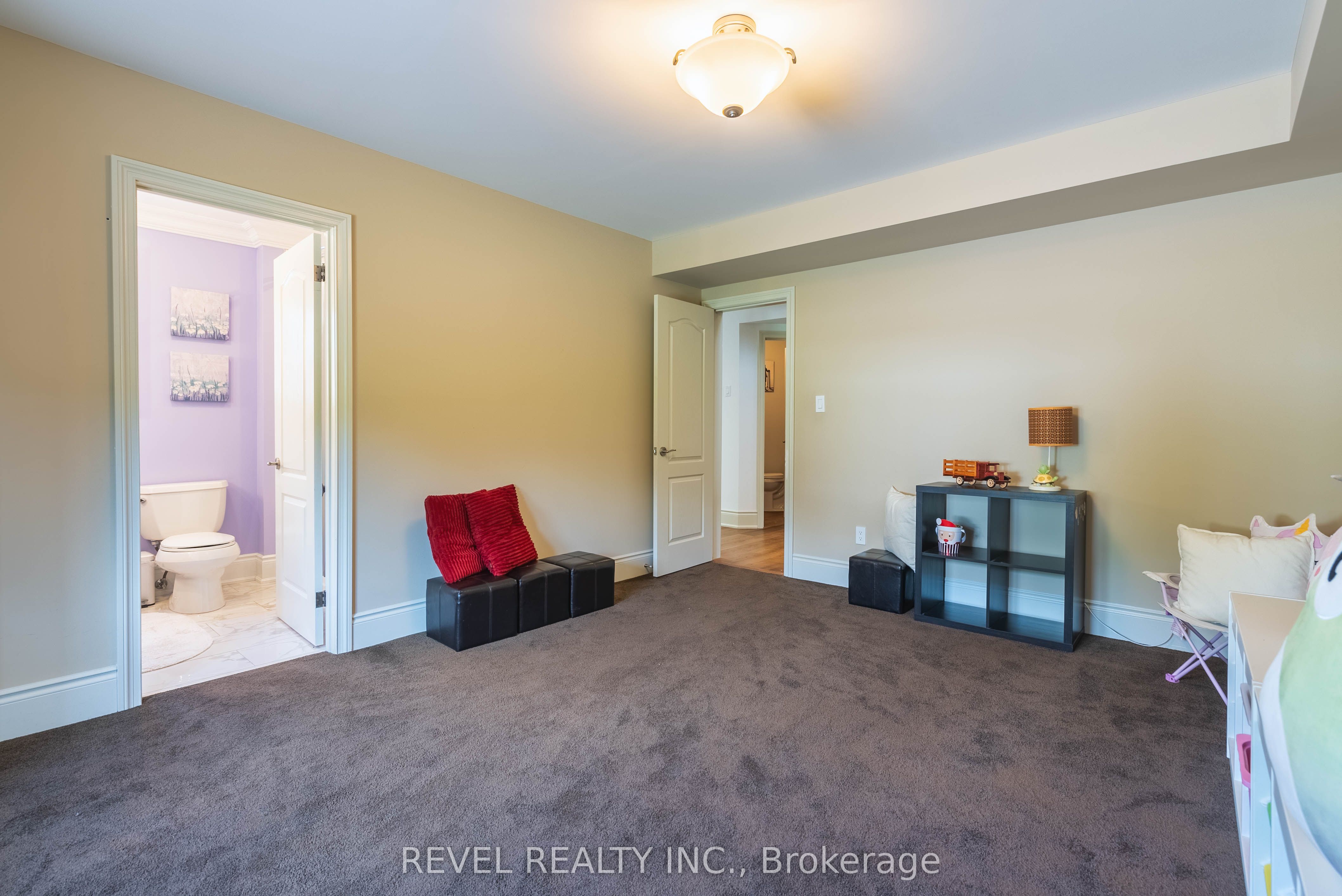 183 Lakeshore Road W