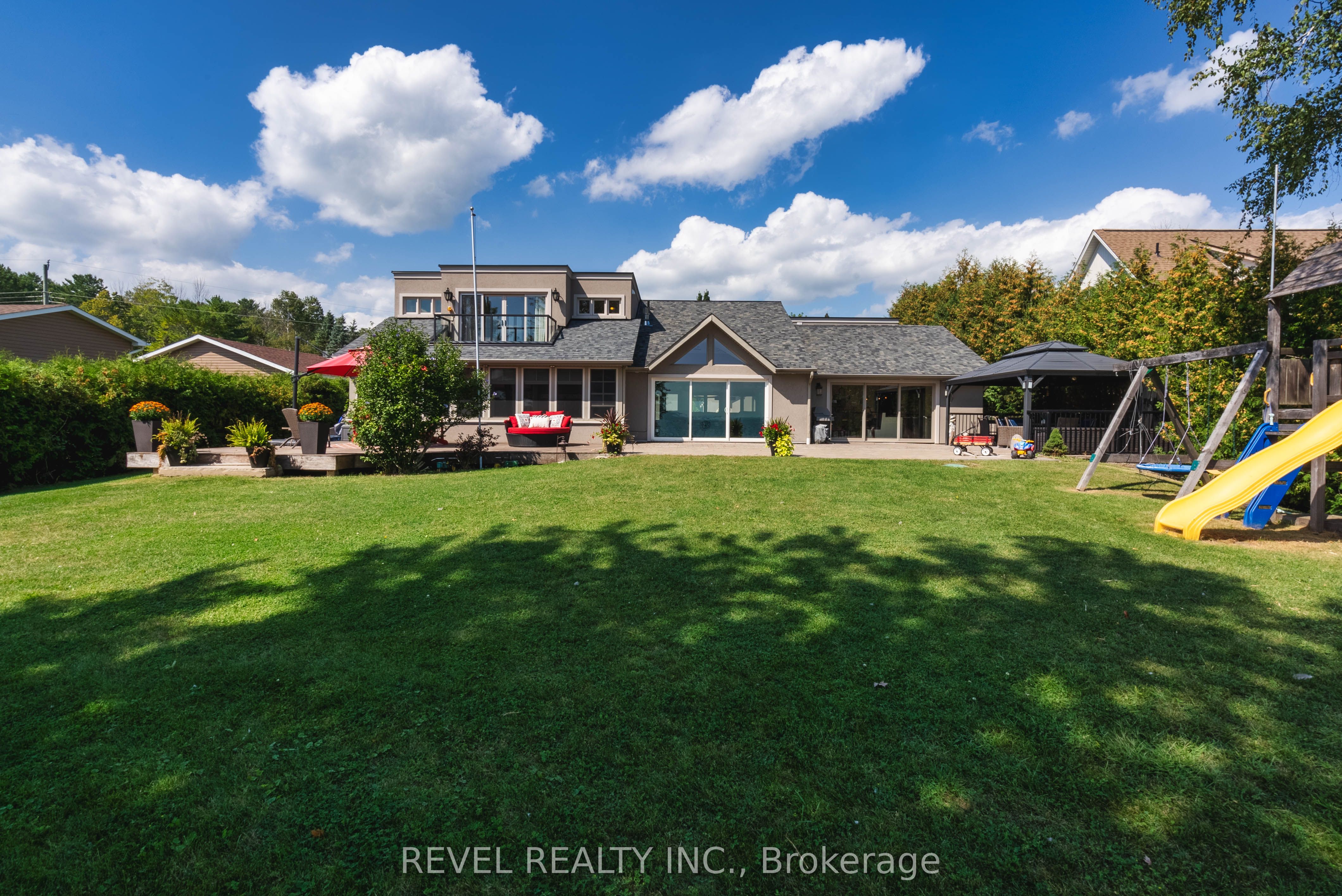 183 Lakeshore Road W