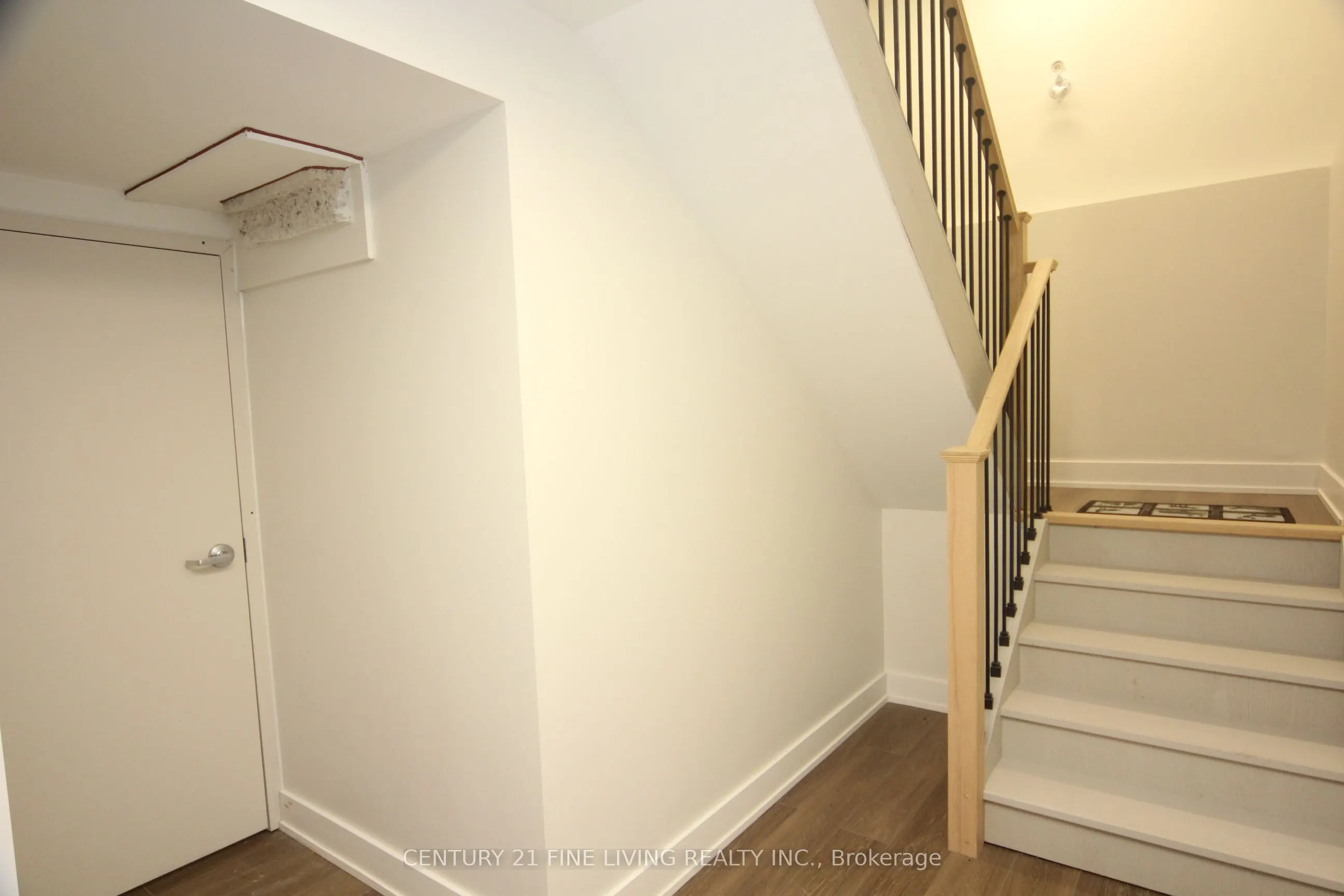 1614 Ridge Road E, #lower
