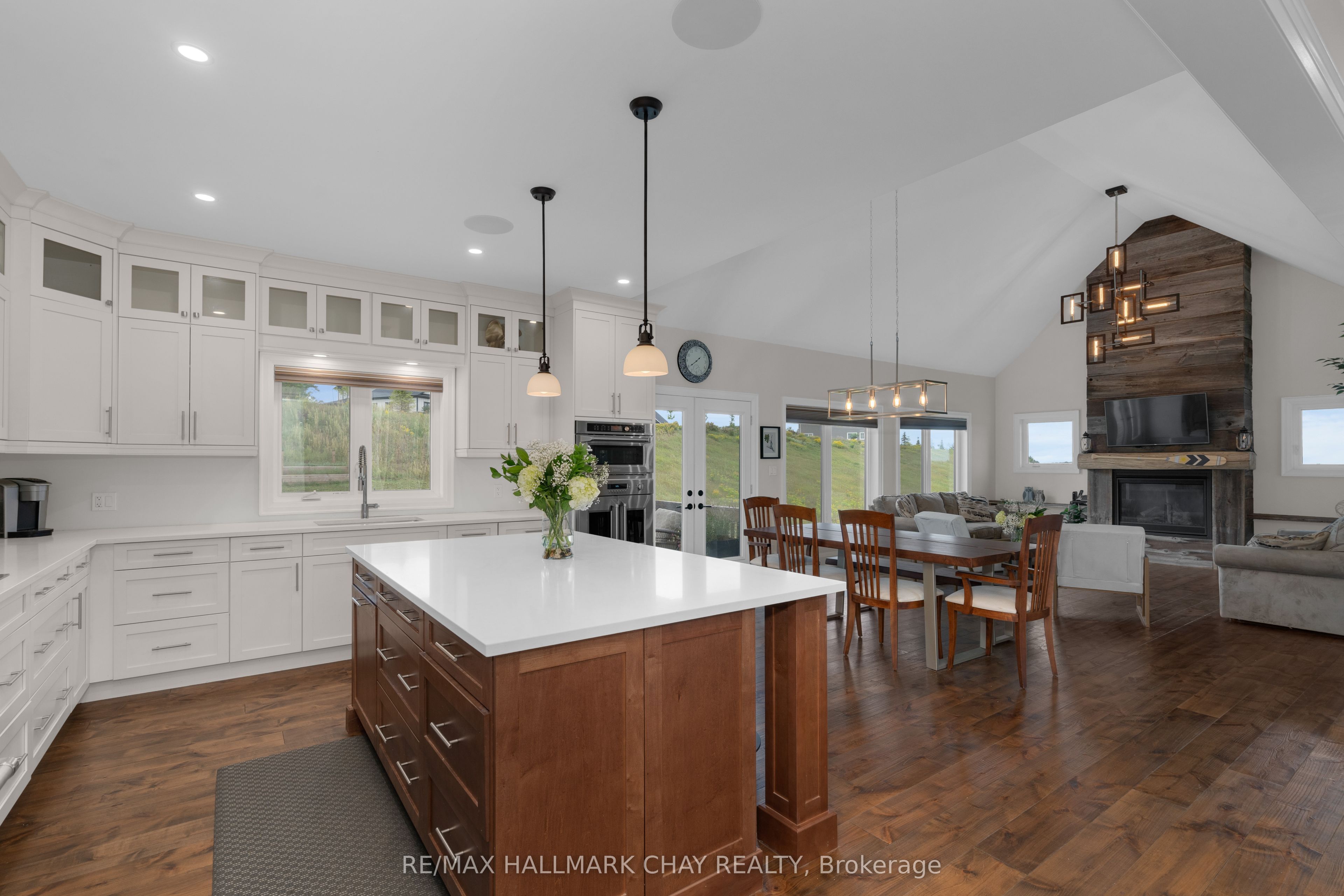 28 Thoroughbred Drive