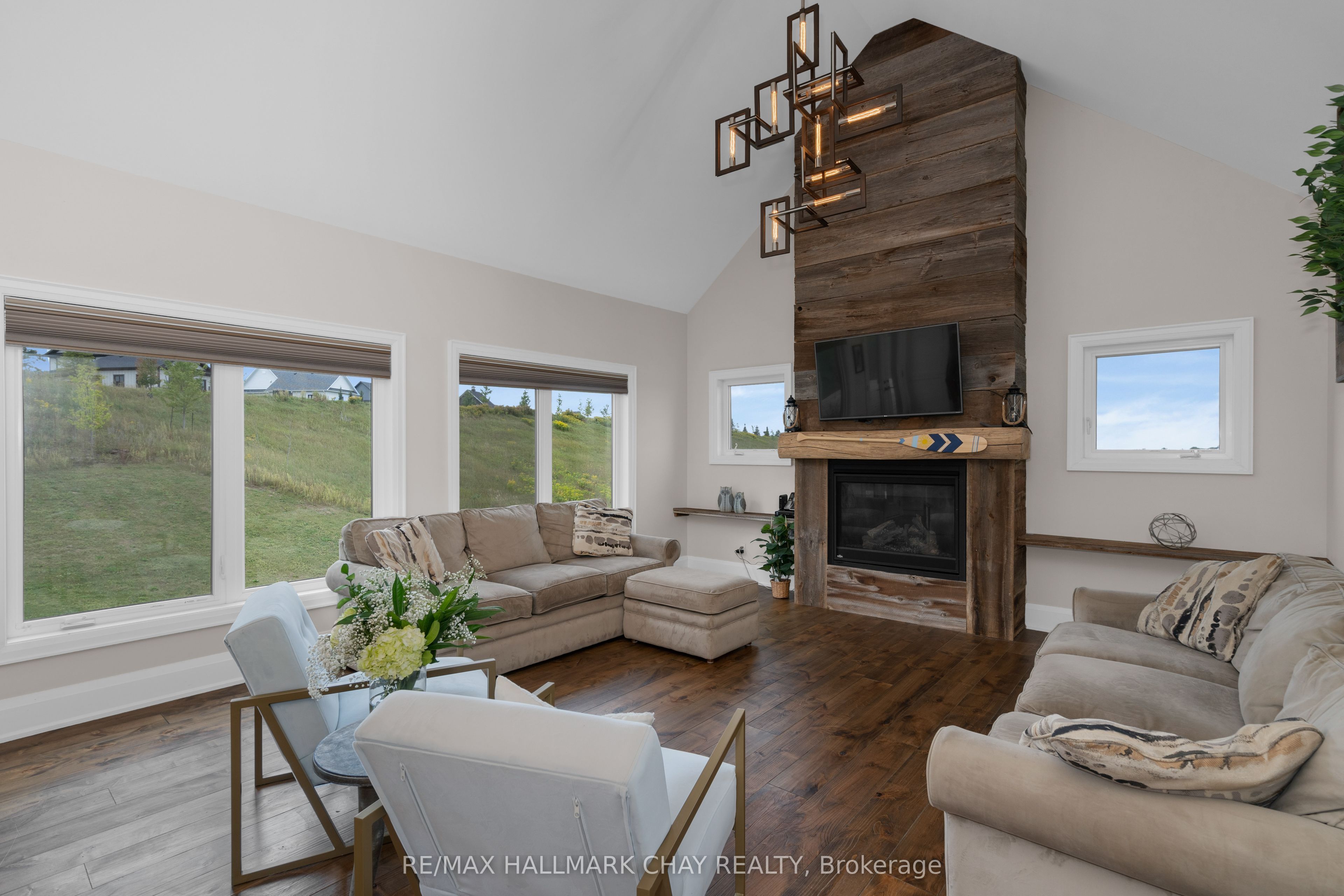 28 Thoroughbred Drive