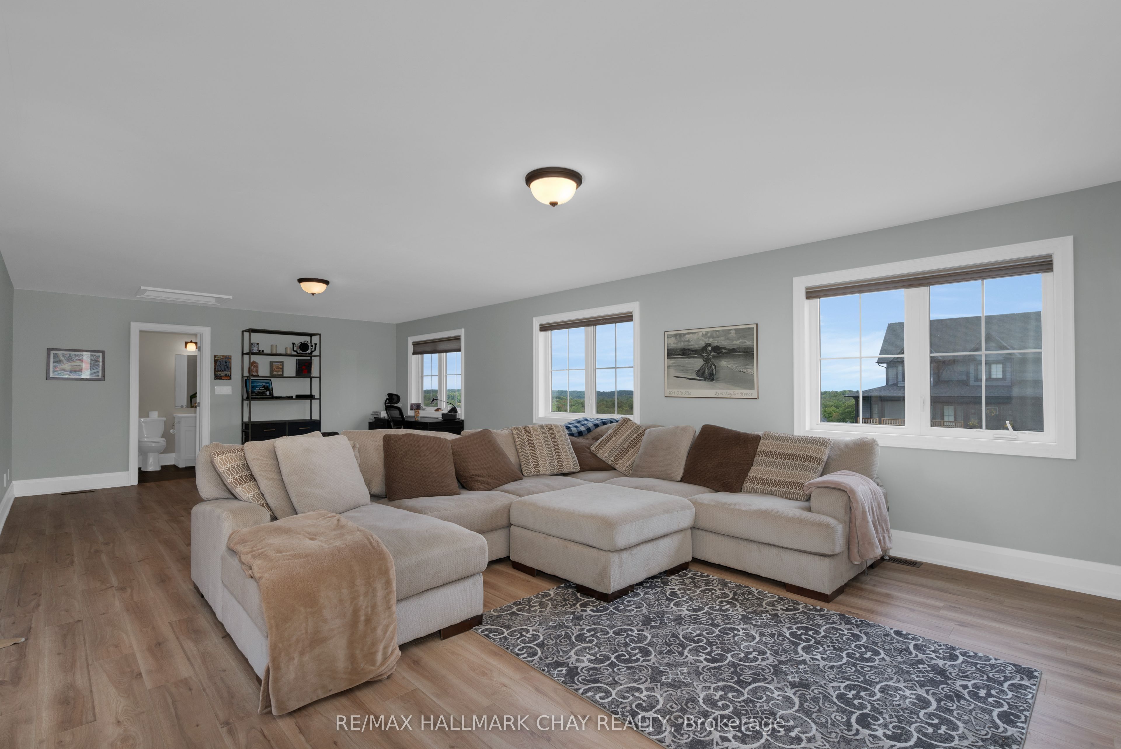28 Thoroughbred Drive