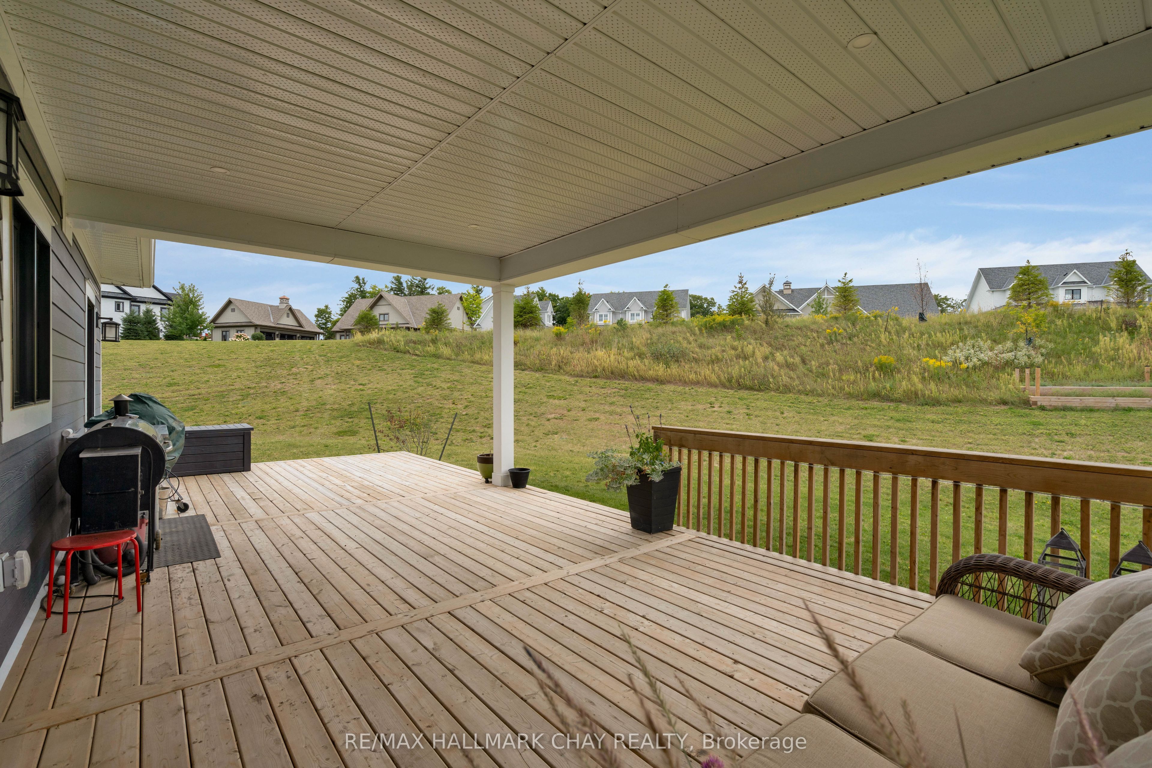 28 Thoroughbred Drive