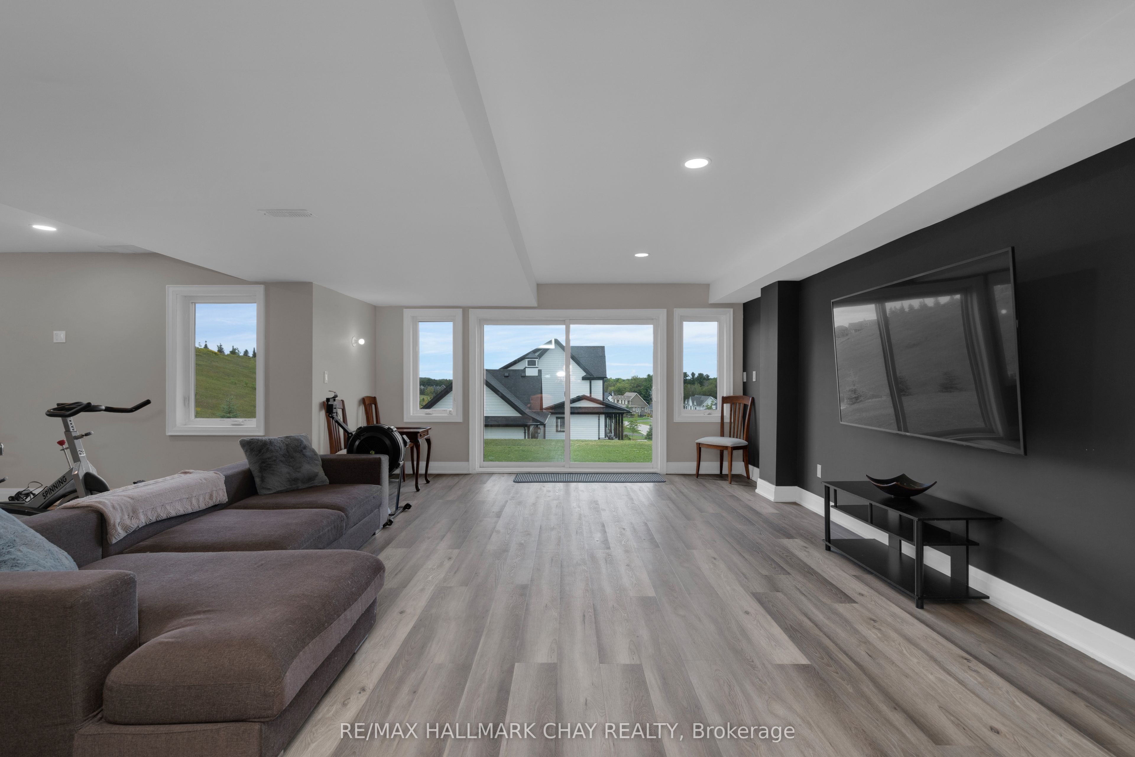 28 Thoroughbred Drive