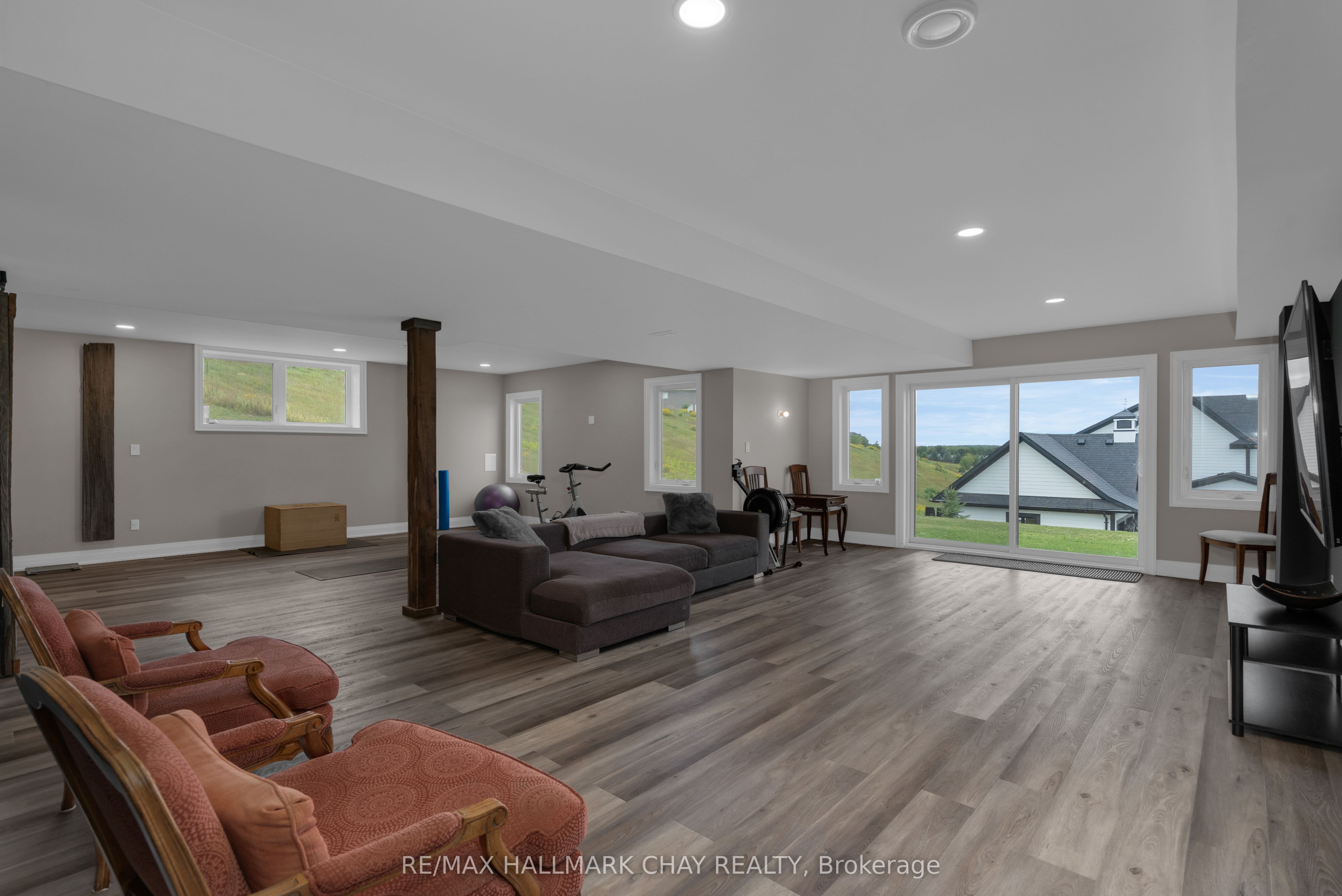 28 Thoroughbred Drive