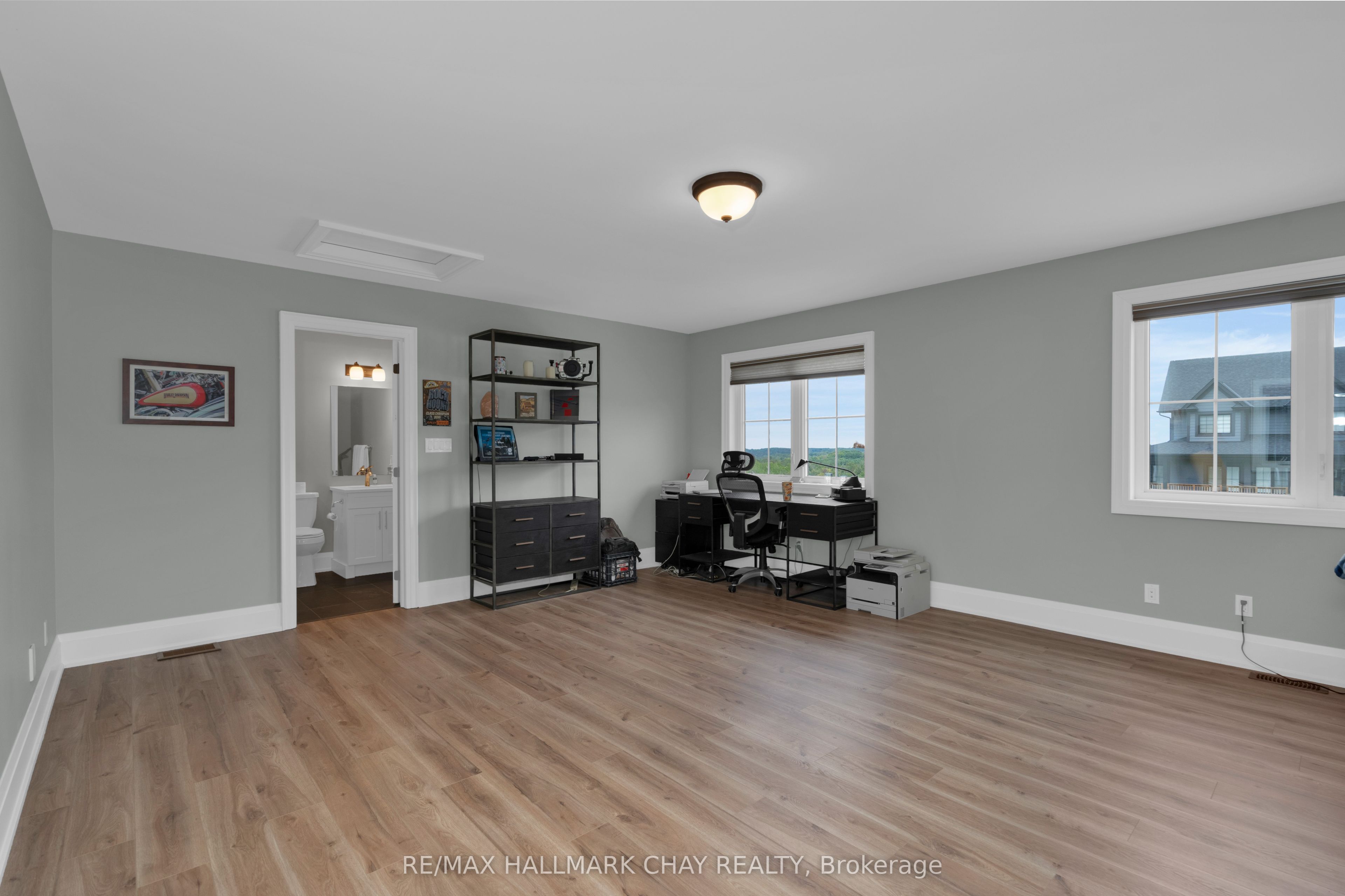 28 Thoroughbred Drive