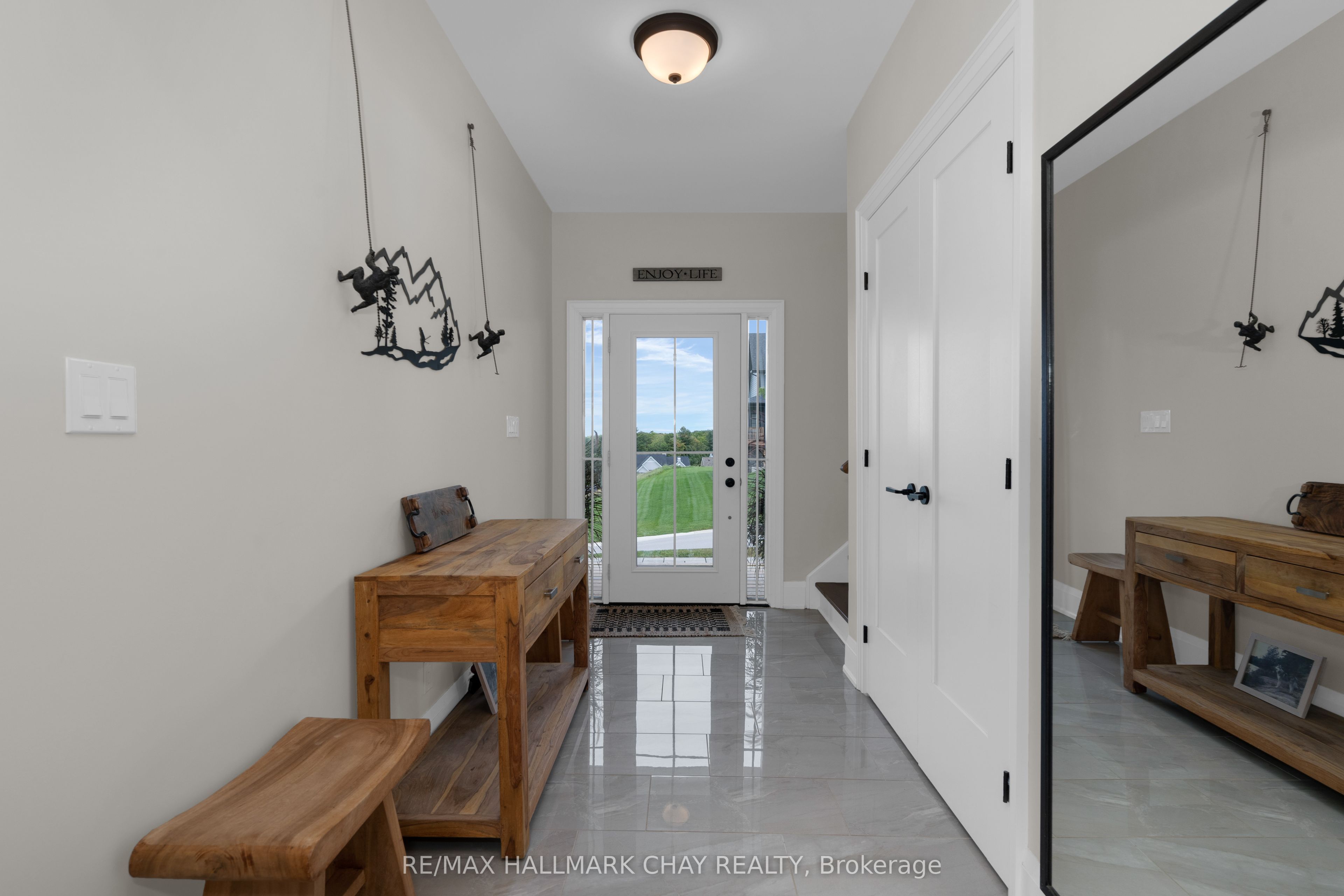28 Thoroughbred Drive