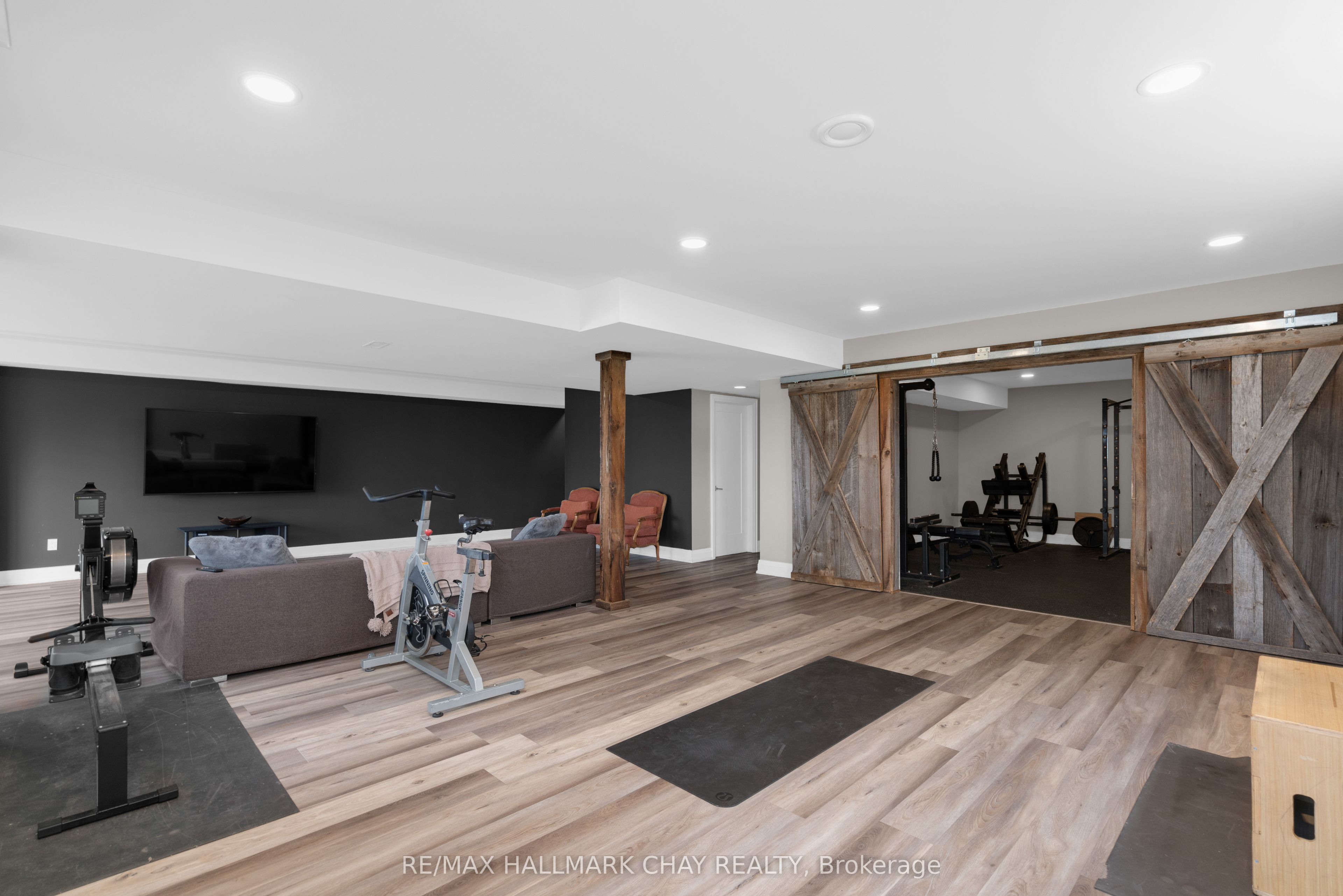 28 Thoroughbred Drive