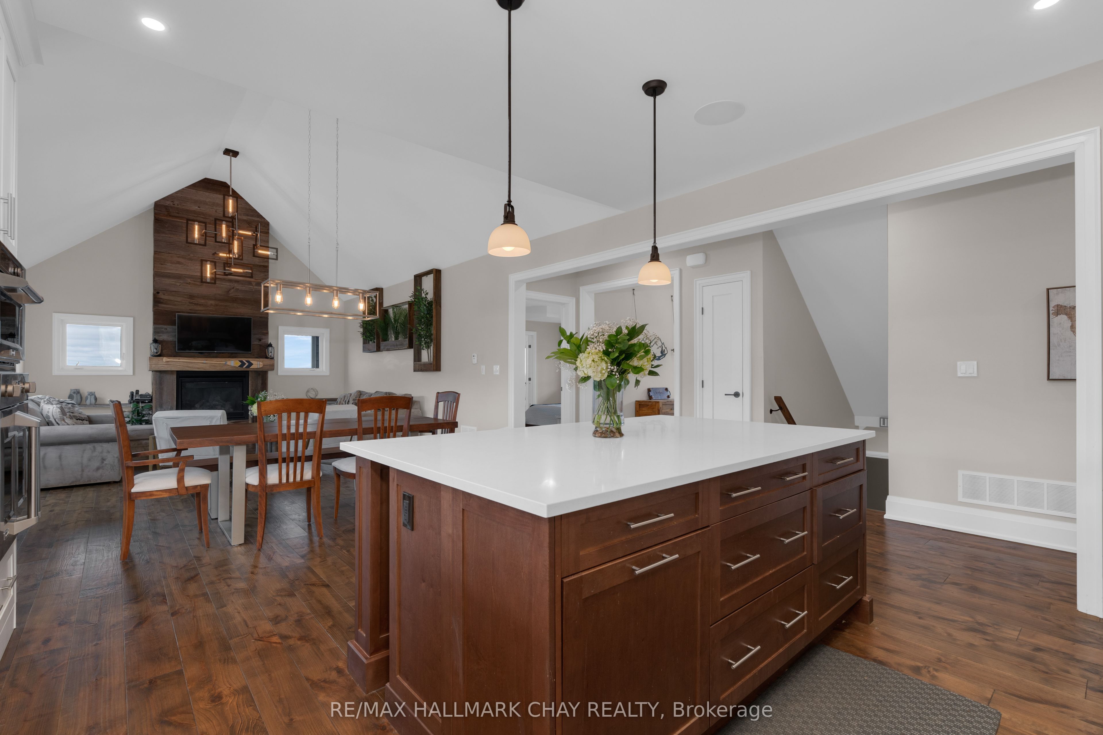 28 Thoroughbred Drive