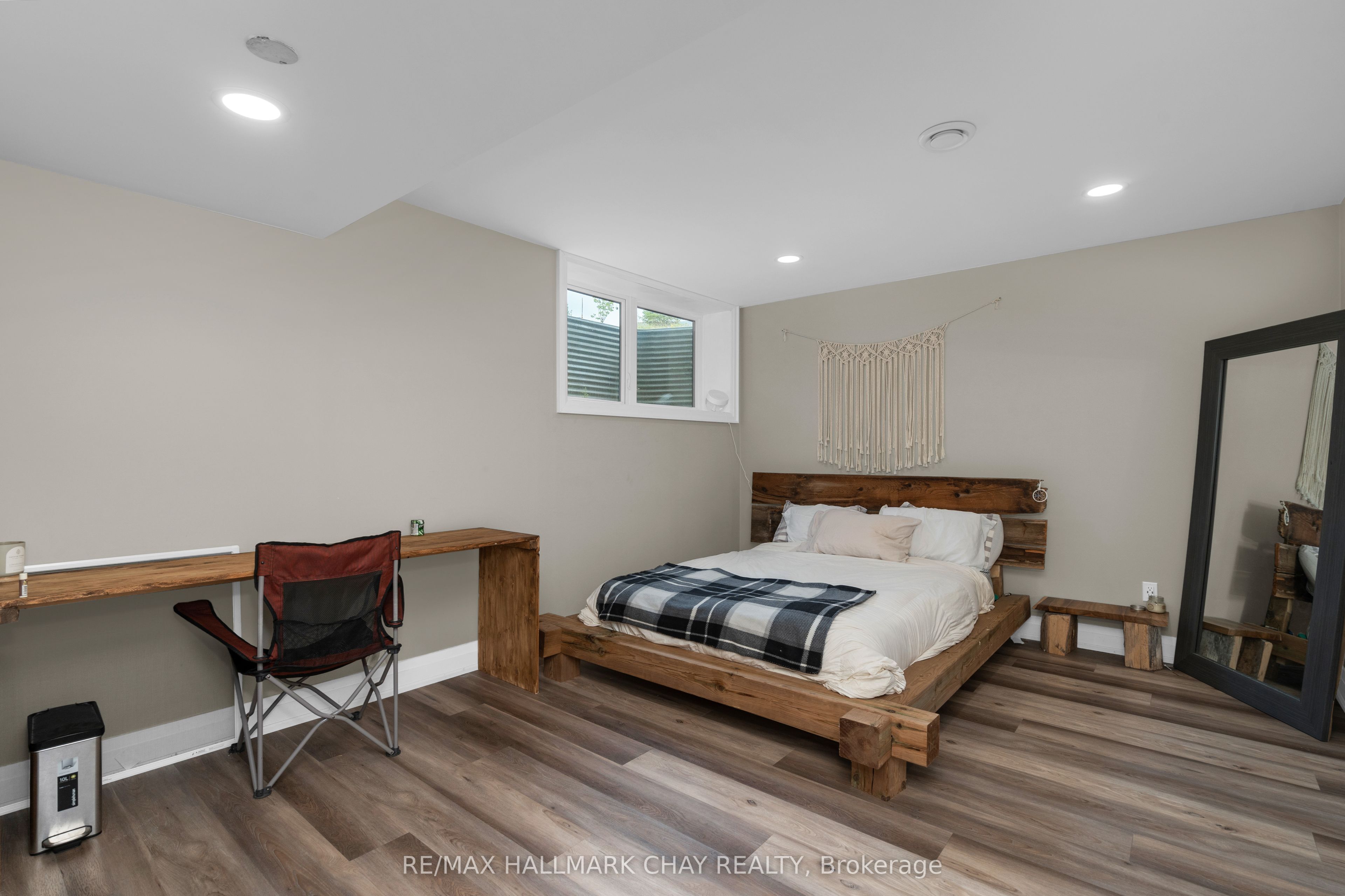 28 Thoroughbred Drive