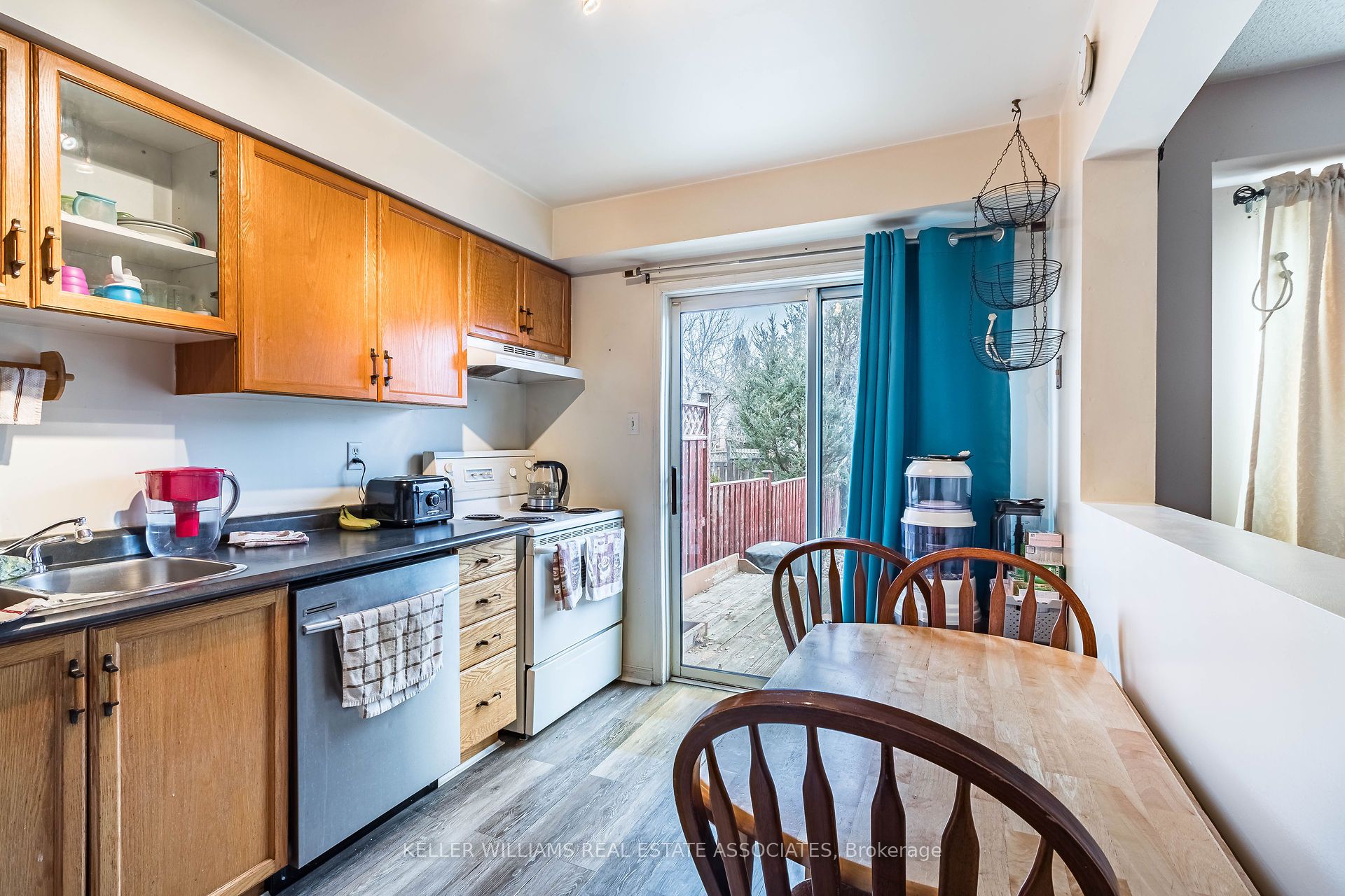 186 Pickett Crescent