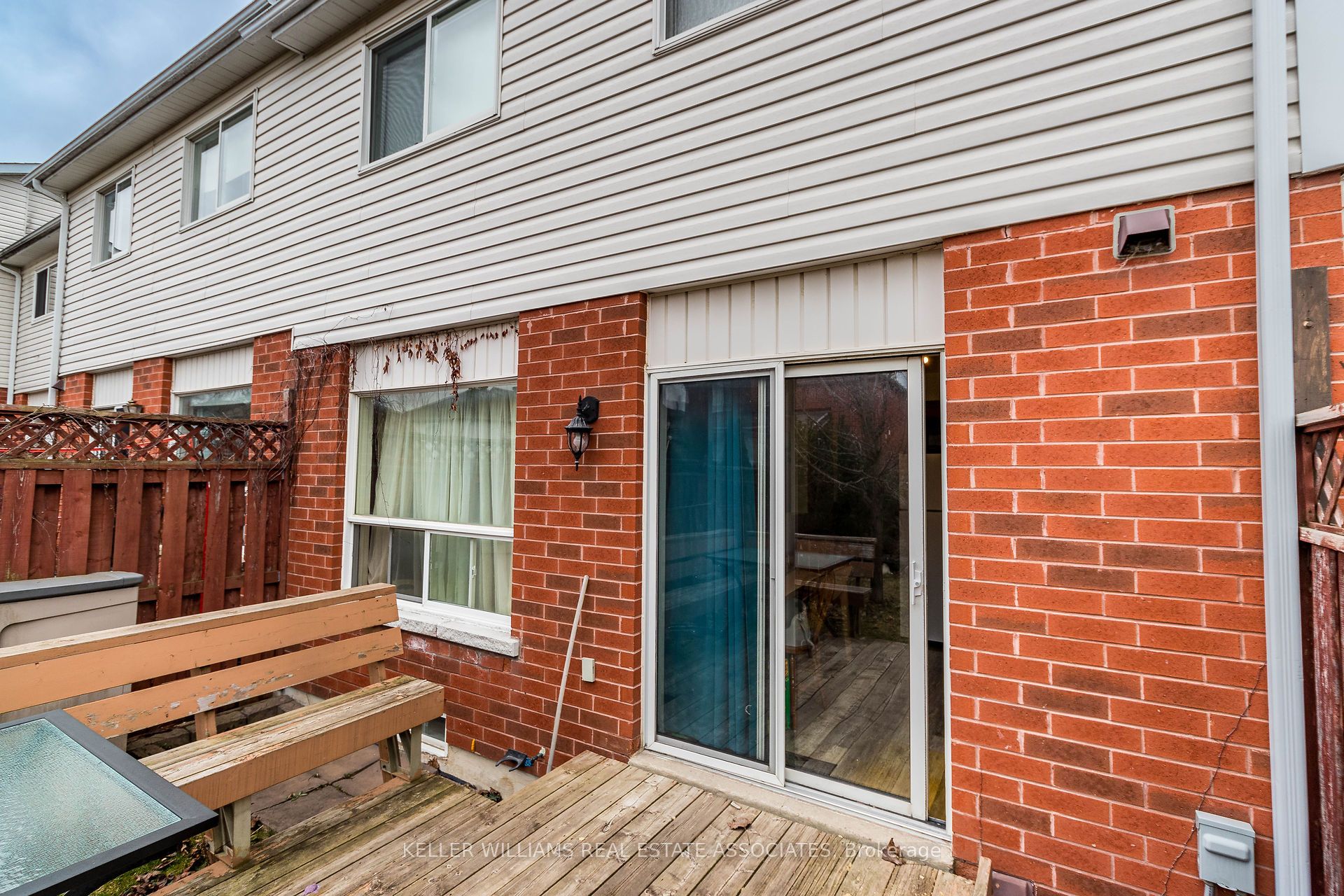 186 Pickett Crescent