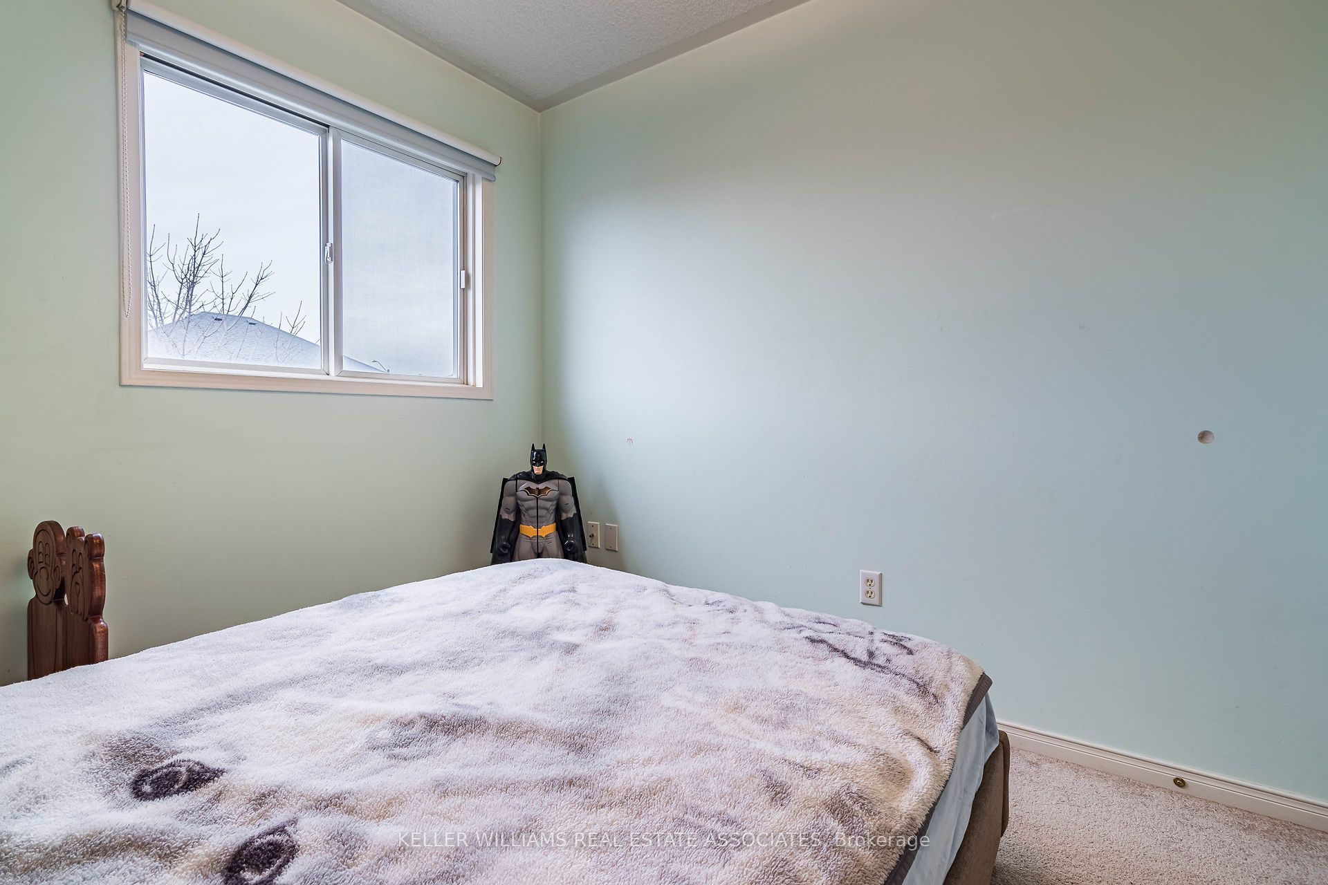 186 Pickett Crescent