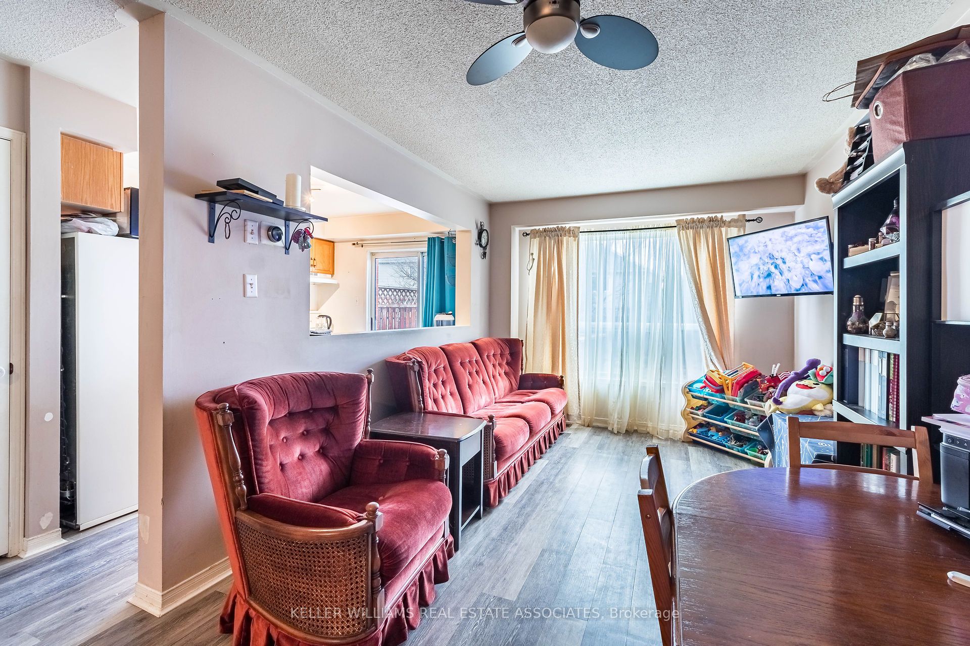 186 Pickett Crescent