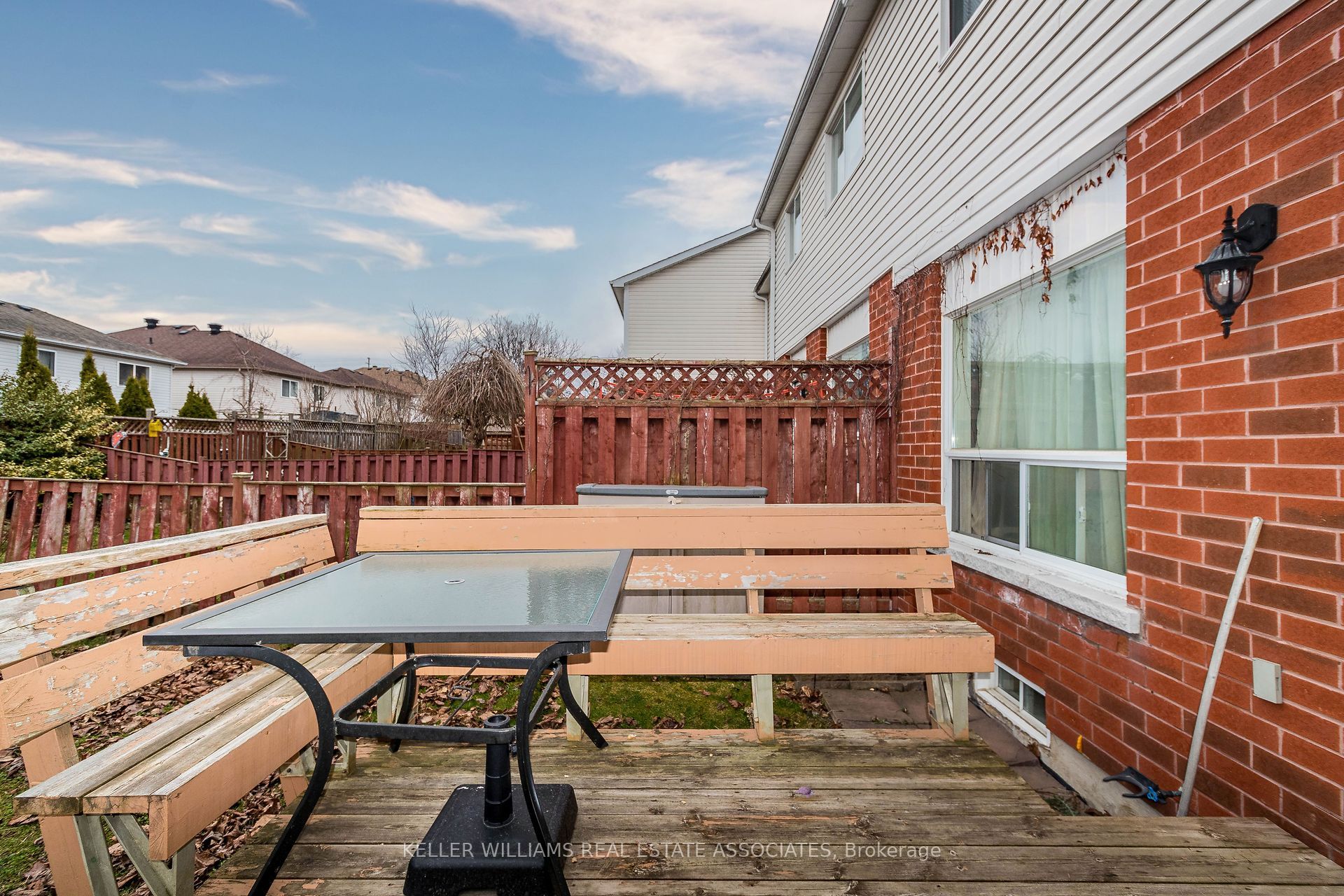 186 Pickett Crescent
